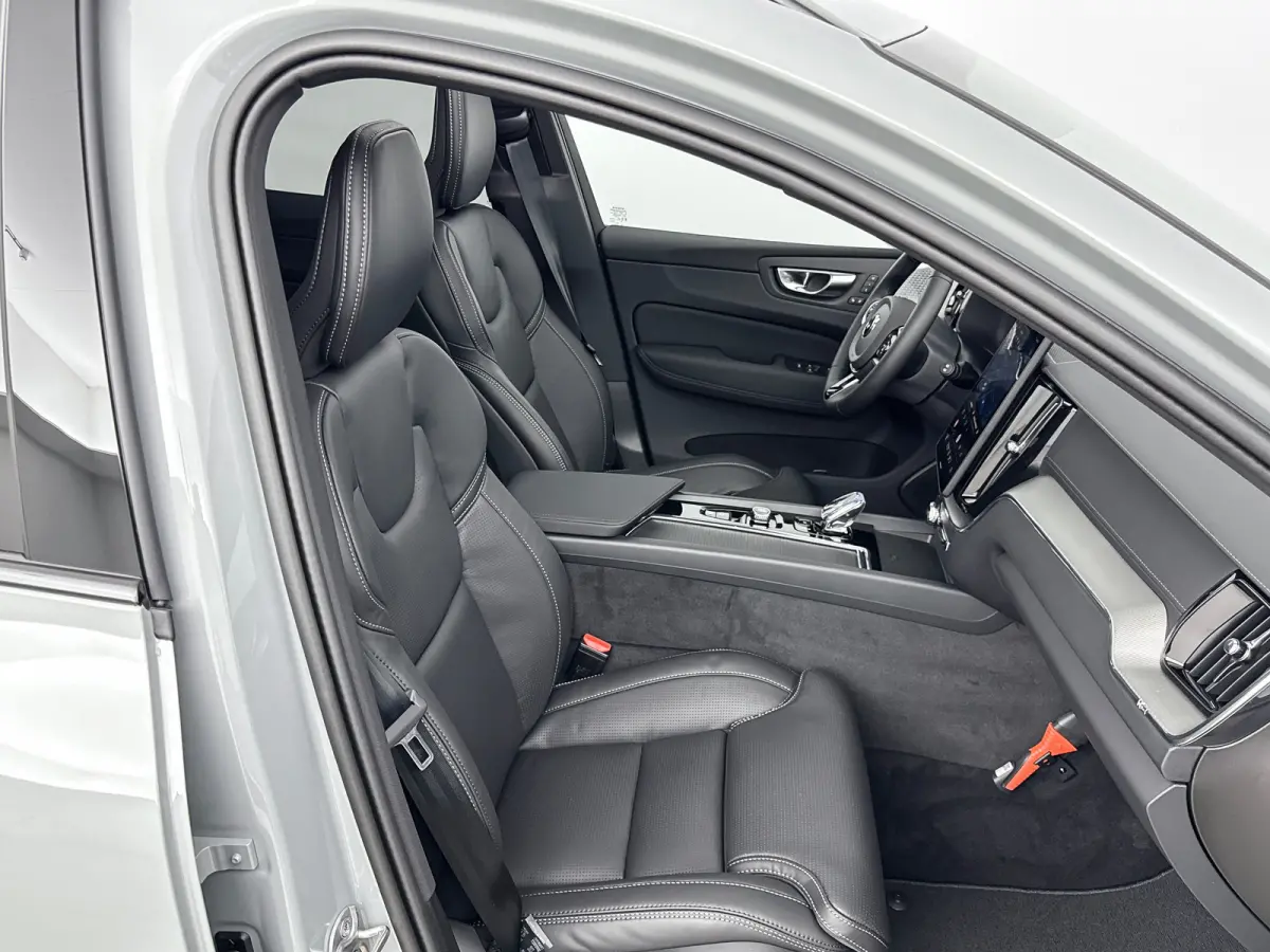2.0 T8 Plug-in hybrid AWD Ultra Dark Exec. Ed. | 22" | Heico Diffusor | Getint & Gelamineerd Glas | Alarmklasse 3 | Black Edition Interieur | Luchtvering | Bowers & Wilkins | Geventileerd Na