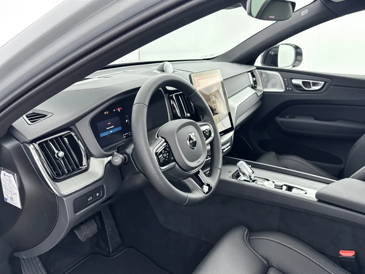 2.0 T8 Plug-in hybrid AWD Ultra Dark Exec. Ed. | 22" | Heico Diffusor | Getint & Gelamineerd Glas | Alarmklasse 3 | Black Edition Interieur | Luchtvering | Bowers & Wilkins | Geventileerd Na