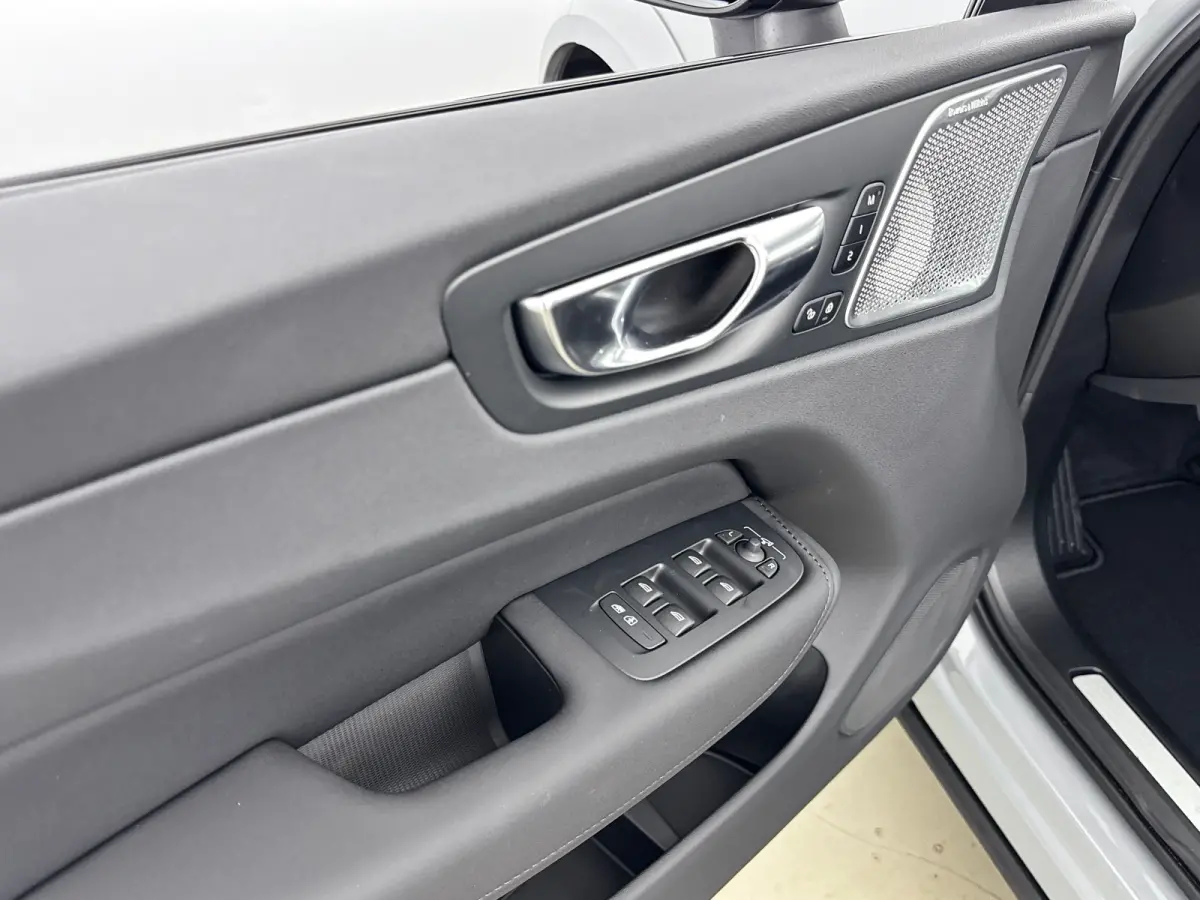 2.0 T8 Plug-in hybrid AWD Ultra Dark Exec. Ed. | 22" | Heico Diffusor | Getint & Gelamineerd Glas | Alarmklasse 3 | Black Edition Interieur | Luchtvering | Bowers & Wilkins | Geventileerd Na