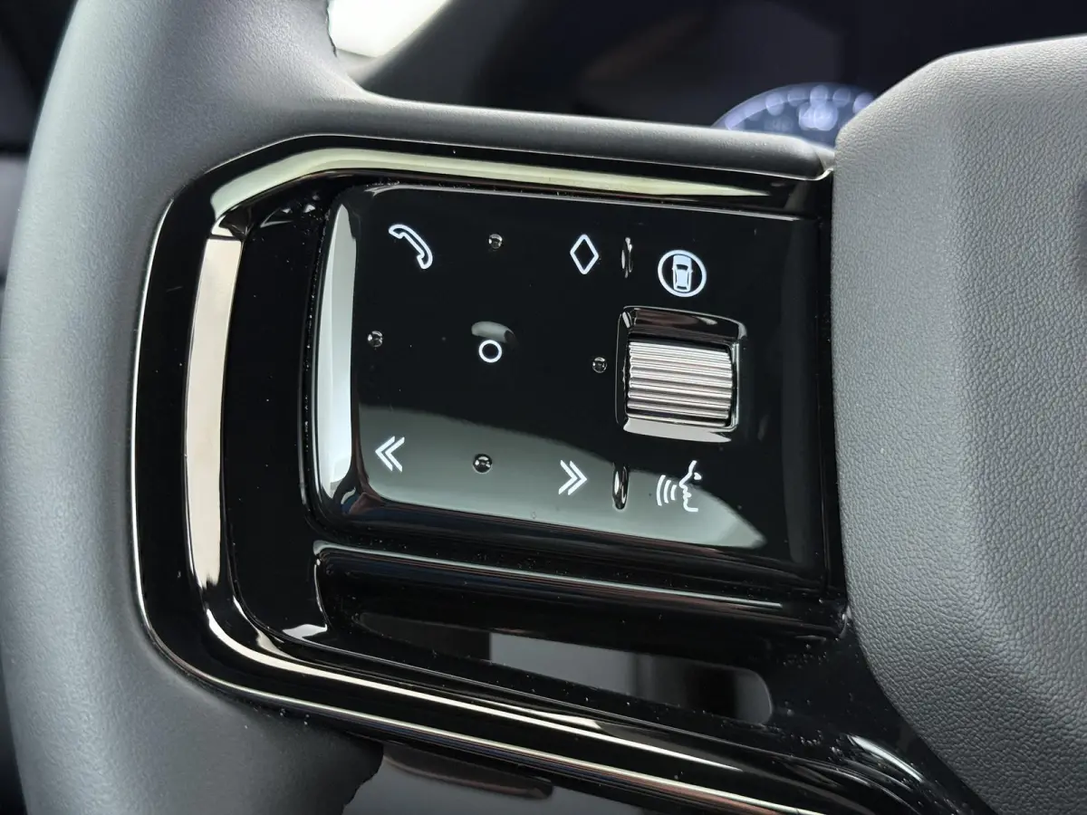 2024 Model 1.5 P300e AWD R-Dynamic S VAN: 52.900,- VOOR: 46.877,- UW HERFSTVOORDEEL: 6.023,- NEW MODEL / FACELIFT PHEV 309 PK | UNIEK 8.000 KM | FABRIEKSGARANTIE t/m 26-02-2029 / 150.000 KM 