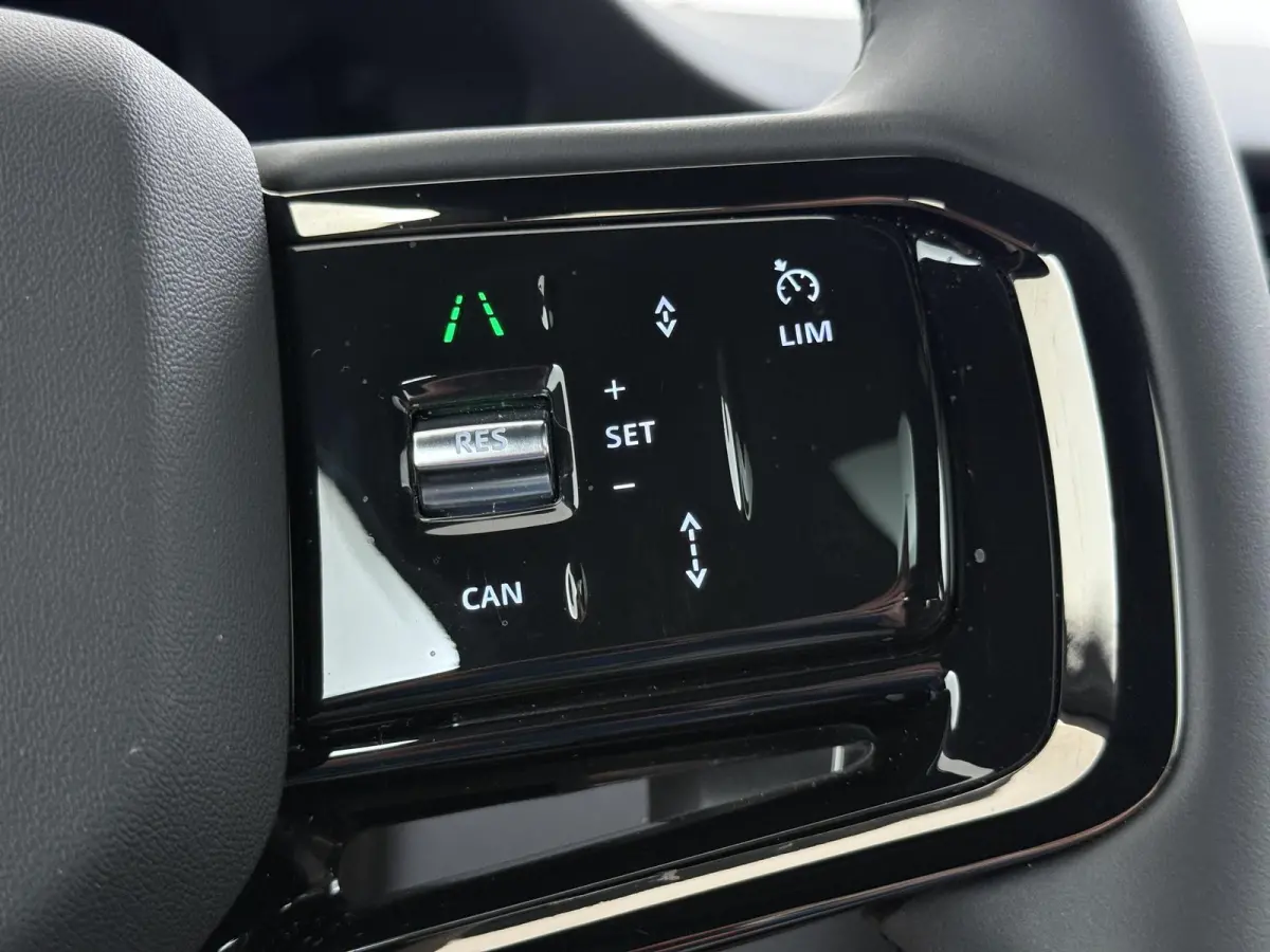 2024 Model 1.5 P300e AWD R-Dynamic S VAN: 52.900,- VOOR: 46.877,- UW HERFSTVOORDEEL: 6.023,- NEW MODEL / FACELIFT PHEV 309 PK | UNIEK 8.000 KM | FABRIEKSGARANTIE t/m 26-02-2029 / 150.000 KM 