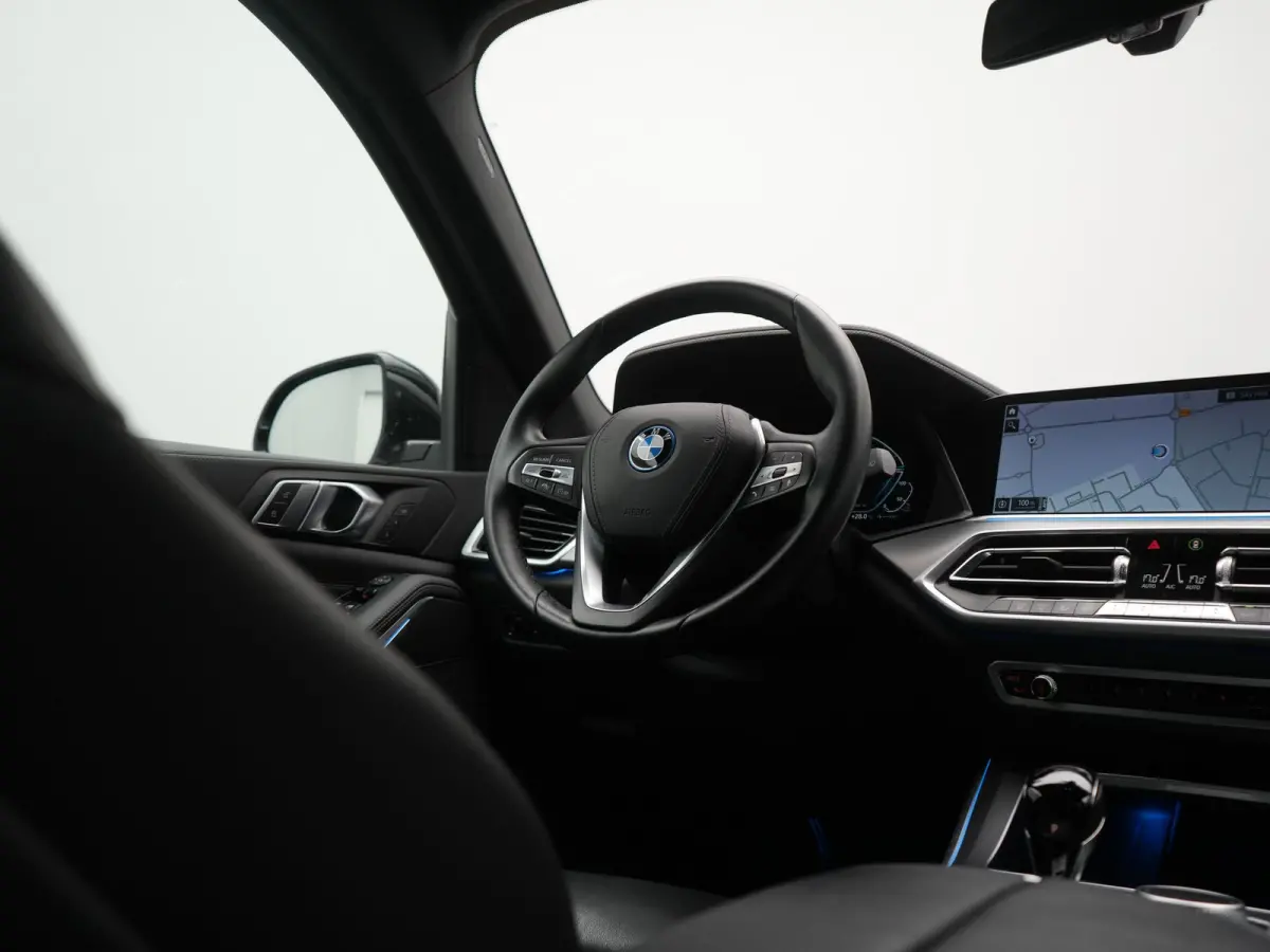 xDrive45e X Line PHEV 395pk Dealer O.H. | Luchtvering | Camera | Adaptief Onderstel | Lederen Sportstoelen Memory | Hifi Audio | Apple Carplay | Sfeerverlichting | Navigatie | DAB | Plug In 