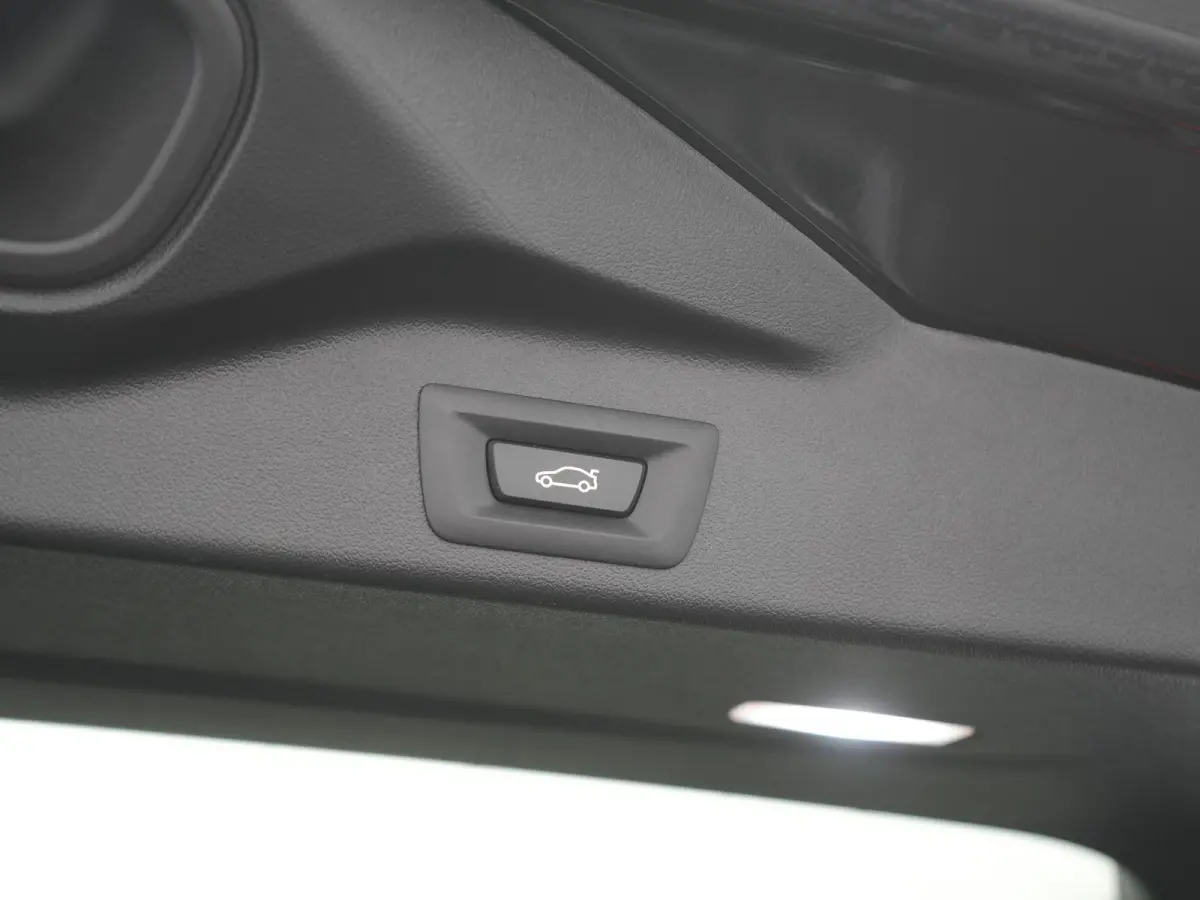 xDrive45e X Line PHEV 395pk Dealer O.H. | Luchtvering | Camera | Adaptief Onderstel | Lederen Sportstoelen Memory | Hifi Audio | Apple Carplay | Sfeerverlichting | Navigatie | DAB | Plug In 