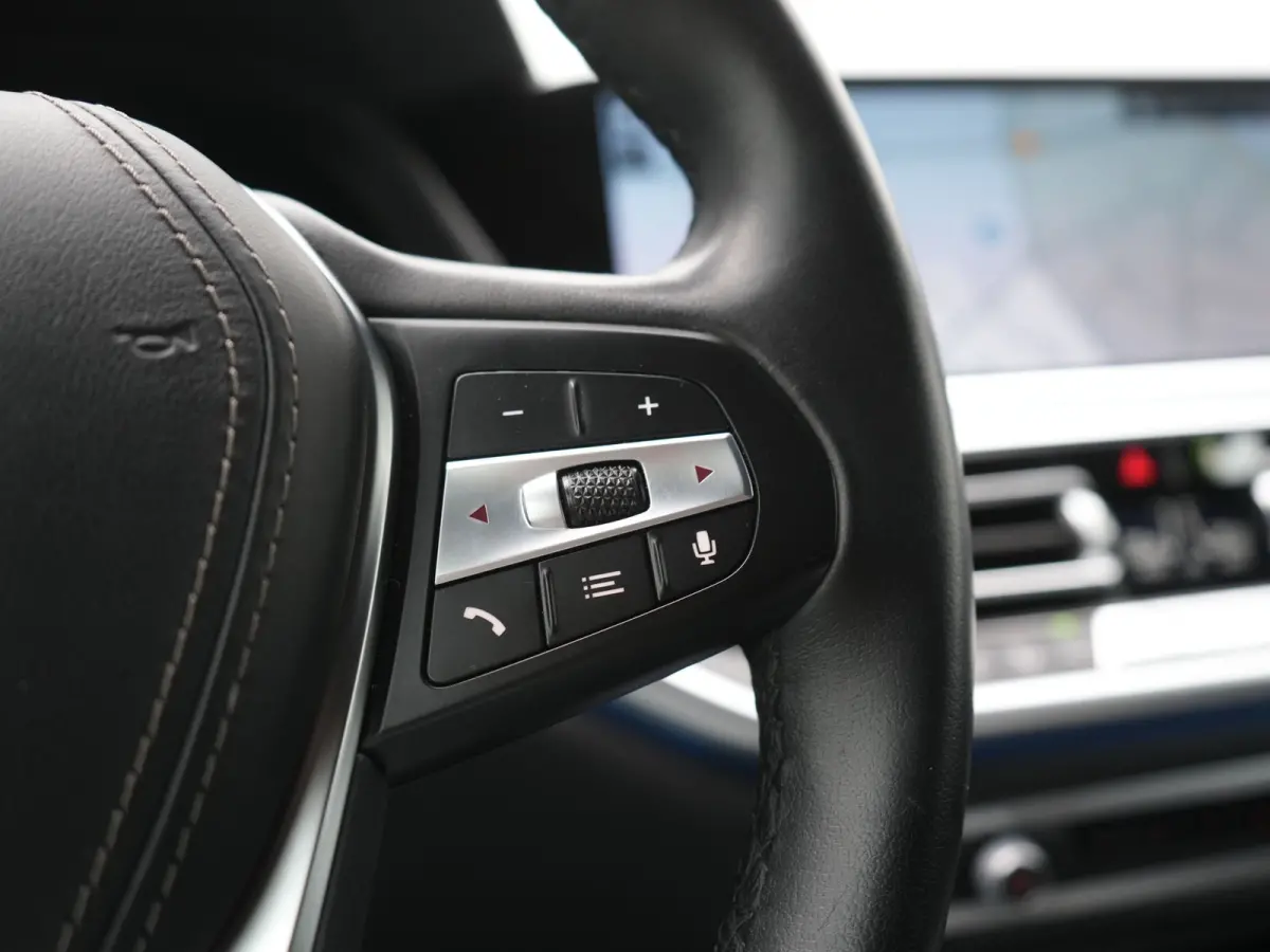 xDrive45e X Line PHEV 395pk Dealer O.H. | Luchtvering | Camera | Adaptief Onderstel | Lederen Sportstoelen Memory | Hifi Audio | Apple Carplay | Sfeerverlichting | Navigatie | DAB | Plug In 