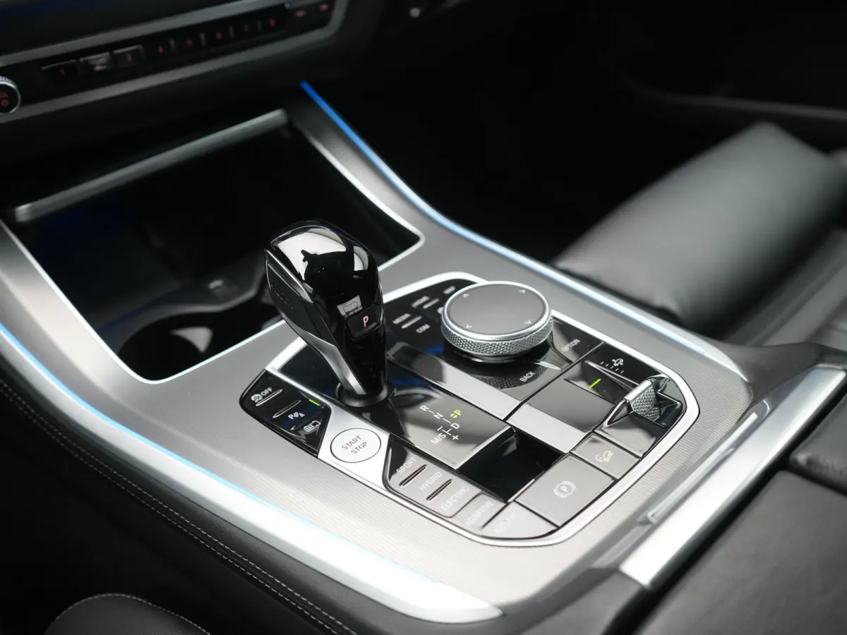 xDrive45e X Line PHEV 395pk Dealer O.H. | Luchtvering | Camera | Adaptief Onderstel | Lederen Sportstoelen Memory | Hifi Audio | Apple Carplay | Sfeerverlichting | Navigatie | DAB | Plug In 