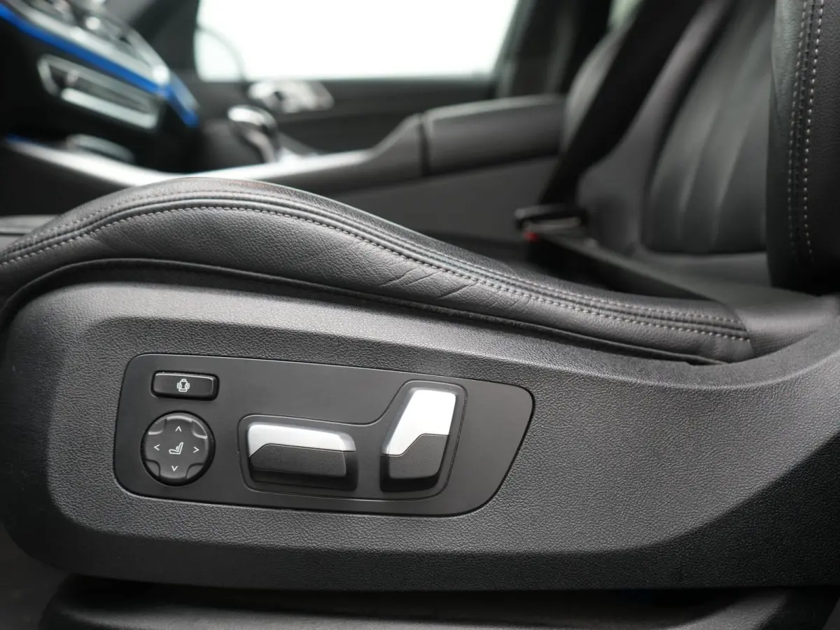 xDrive45e X Line PHEV 395pk Dealer O.H. | Luchtvering | Camera | Adaptief Onderstel | Lederen Sportstoelen Memory | Hifi Audio | Apple Carplay | Sfeerverlichting | Navigatie | DAB | Plug In 