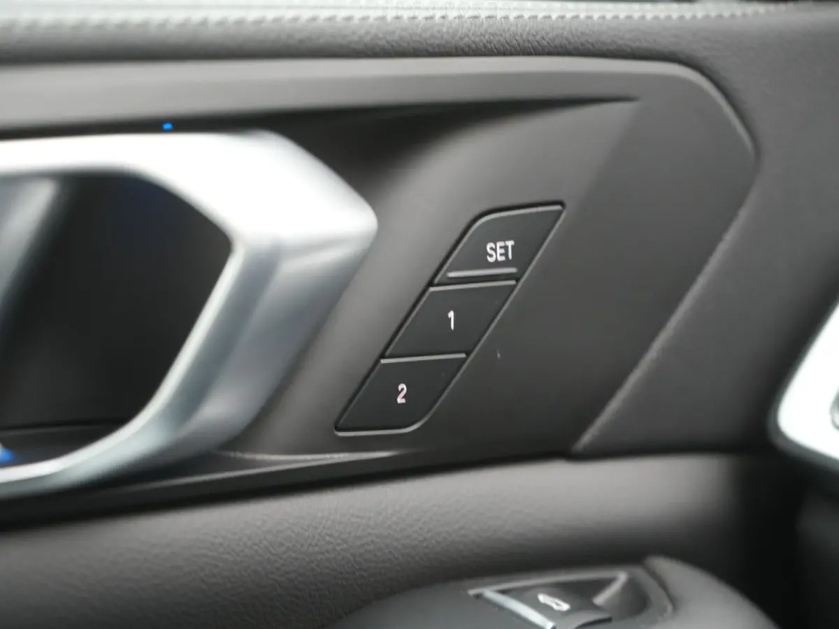 xDrive45e X Line PHEV 395pk Dealer O.H. | Luchtvering | Camera | Adaptief Onderstel | Lederen Sportstoelen Memory | Hifi Audio | Apple Carplay | Sfeerverlichting | Navigatie | DAB | Plug In 