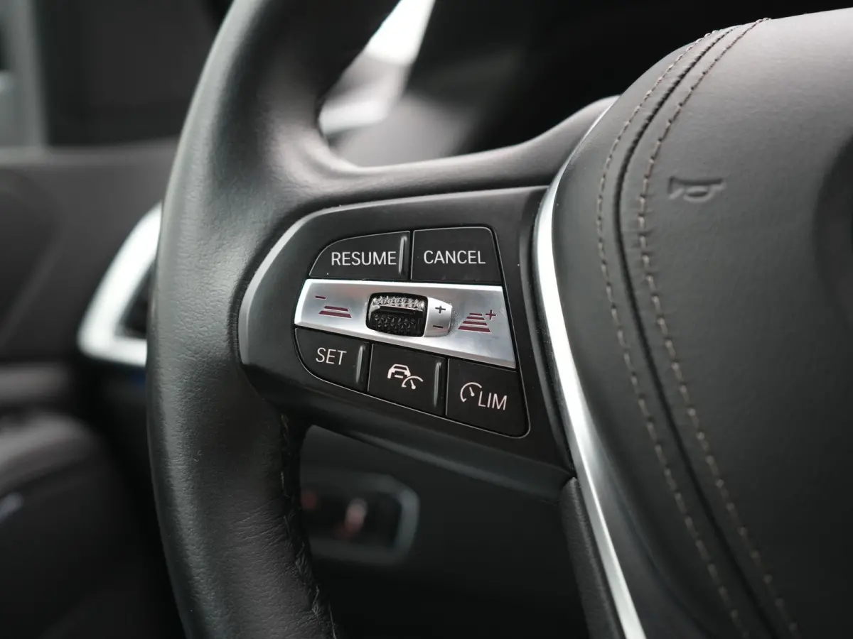 xDrive45e X Line PHEV 395pk Dealer O.H. | Luchtvering | Camera | Adaptief Onderstel | Lederen Sportstoelen Memory | Hifi Audio | Apple Carplay | Sfeerverlichting | Navigatie | DAB | Plug In 