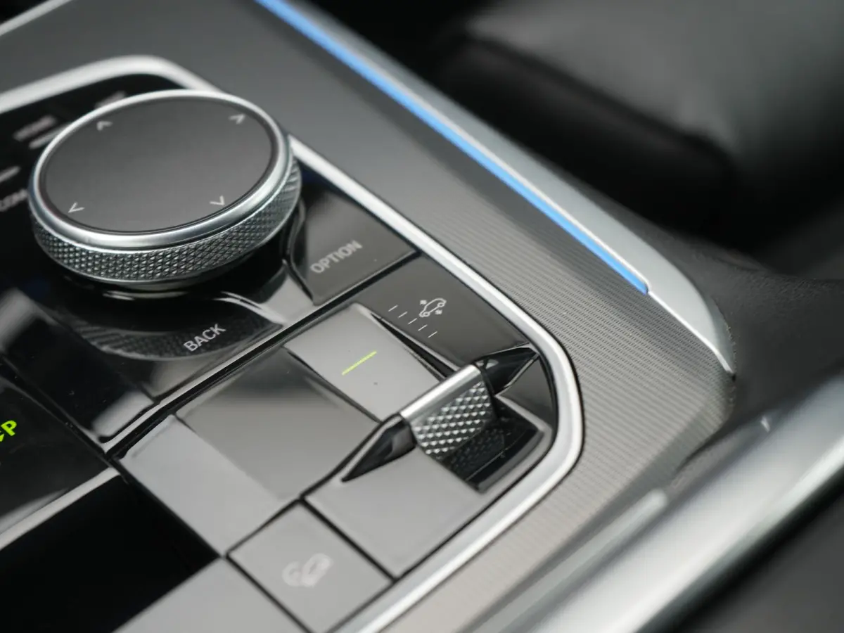 xDrive45e X Line PHEV 395pk Dealer O.H. | Luchtvering | Camera | Adaptief Onderstel | Lederen Sportstoelen Memory | Hifi Audio | Apple Carplay | Sfeerverlichting | Navigatie | DAB | Plug In 