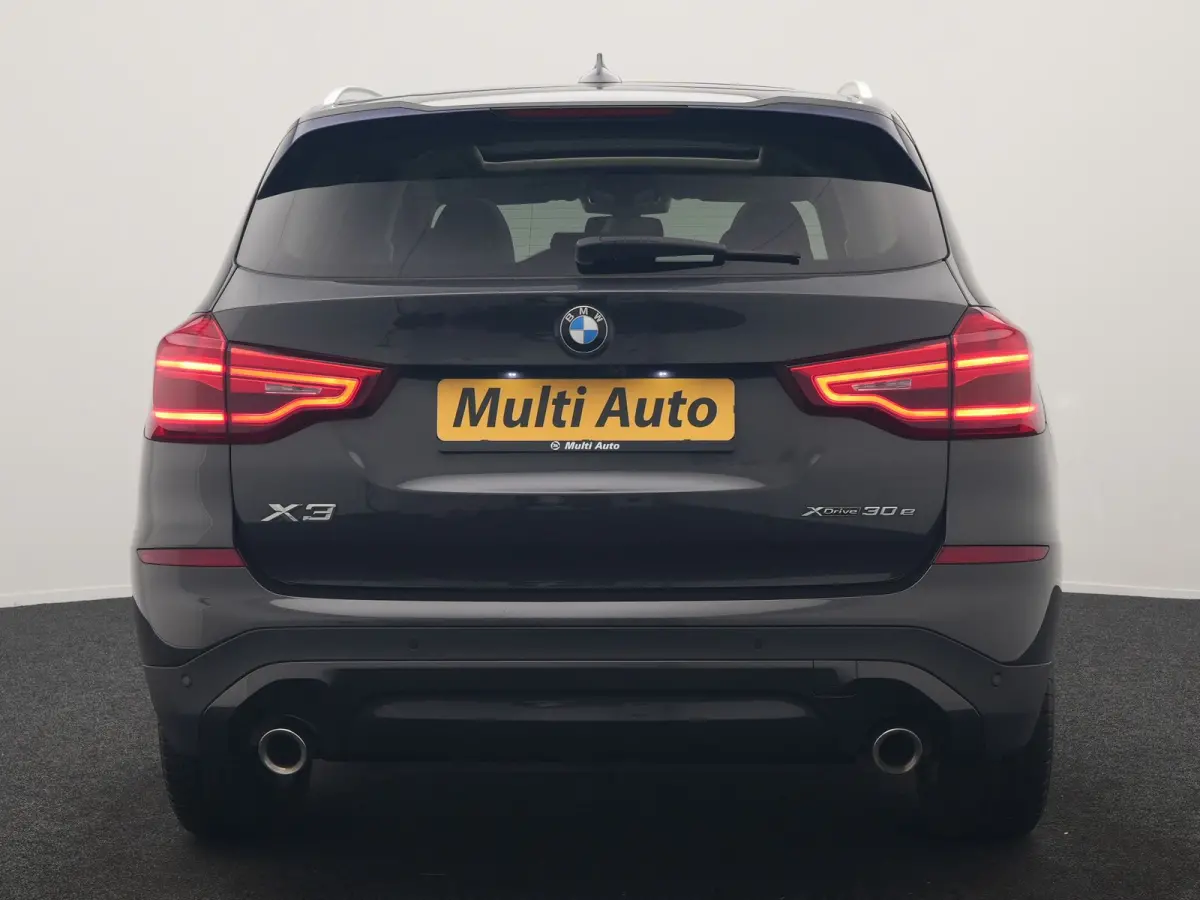 xDrive30e Advantage PHEV 293pk Dealer O.H. | Panodak | Adaptive Cruise | Camera | Harman / Kardon | Sportstoelen Verwarmd | Sfeerverlichting | Blis | Apple Carplay | Navigatie | DAB | Plug I