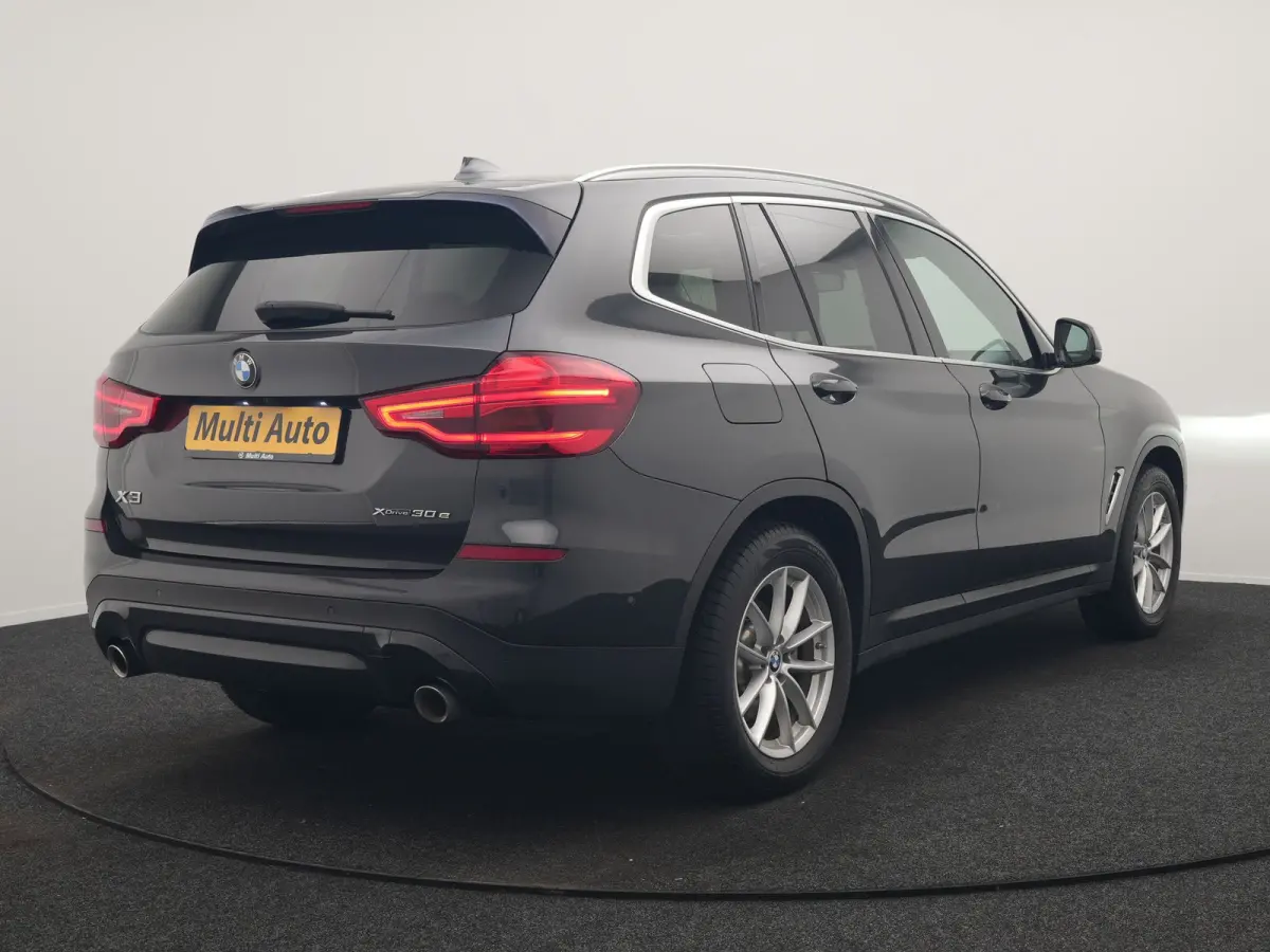 xDrive30e Advantage PHEV 293pk Dealer O.H. | Panodak | Adaptive Cruise | Camera | Harman / Kardon | Sportstoelen Verwarmd | Sfeerverlichting | Blis | Apple Carplay | Navigatie | DAB | Plug I