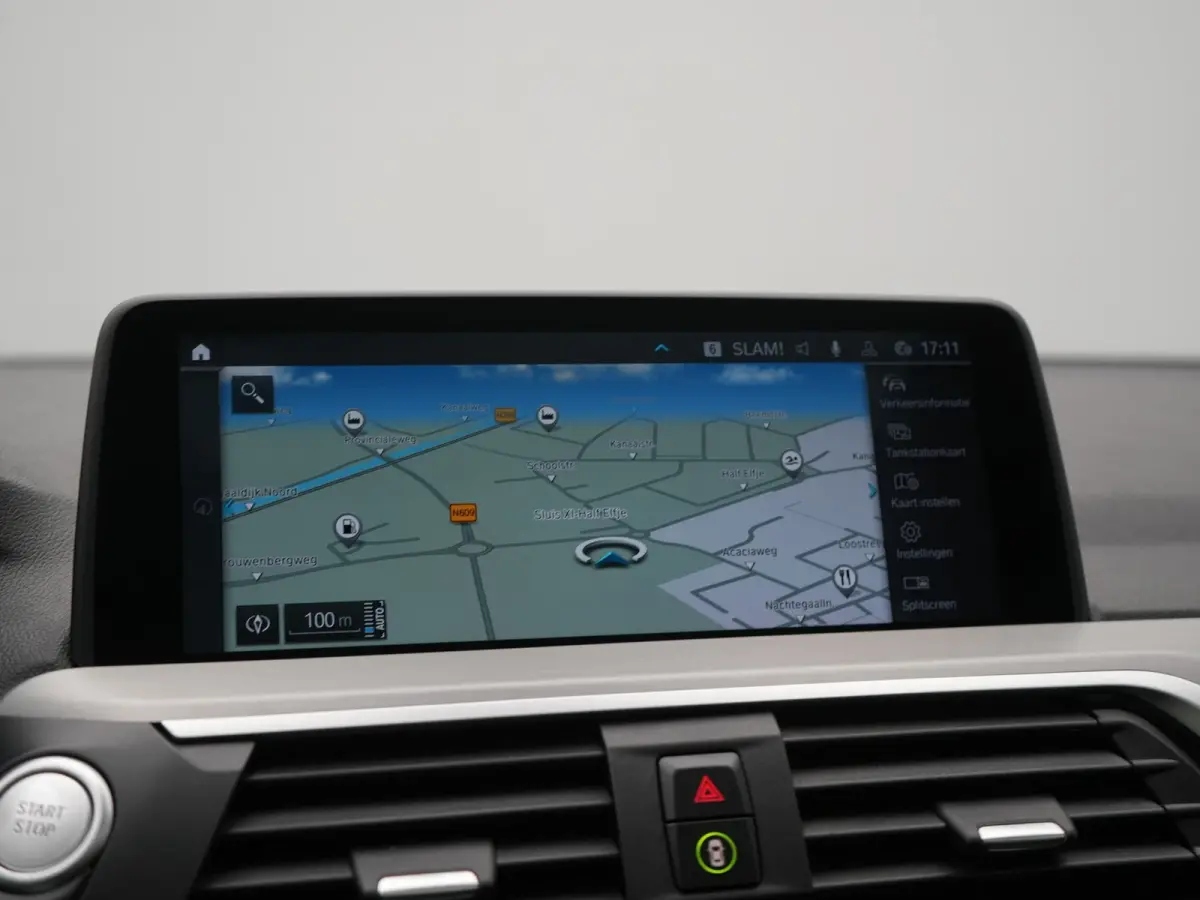 xDrive30e Advantage PHEV 293pk Dealer O.H. | Panodak | Adaptive Cruise | Camera | Harman / Kardon | Sportstoelen Verwarmd | Sfeerverlichting | Blis | Apple Carplay | Navigatie | DAB | Plug I