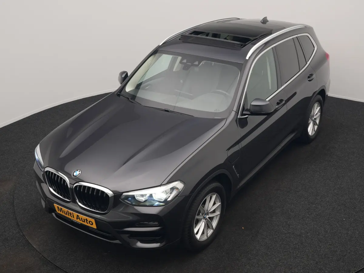 xDrive30e Advantage PHEV 293pk Dealer O.H. | Panodak | Adaptive Cruise | Camera | Harman / Kardon | Sportstoelen Verwarmd | Sfeerverlichting | Blis | Apple Carplay | Navigatie | DAB | Plug I