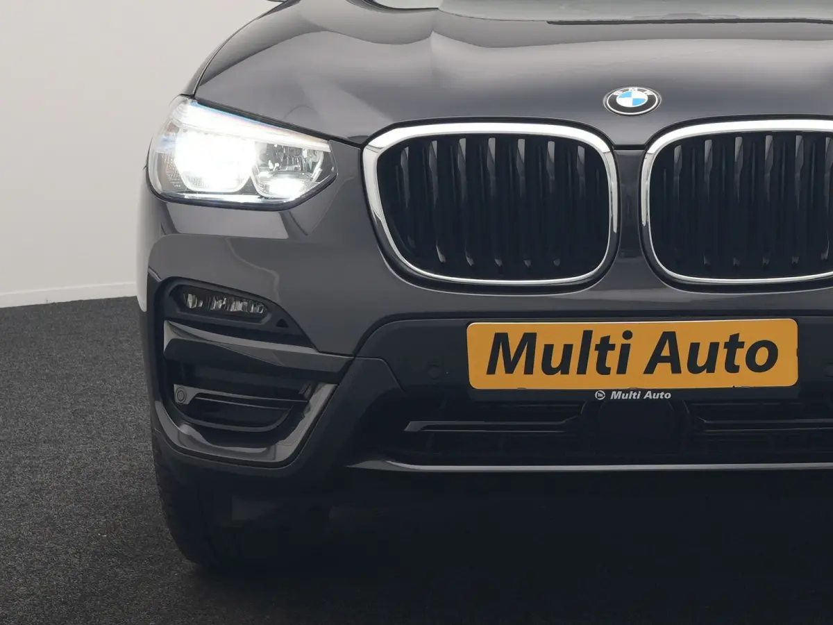 xDrive30e Advantage PHEV 293pk Dealer O.H. | Panodak | Adaptive Cruise | Camera | Harman / Kardon | Sportstoelen Verwarmd | Sfeerverlichting | Blis | Apple Carplay | Navigatie | DAB | Plug I