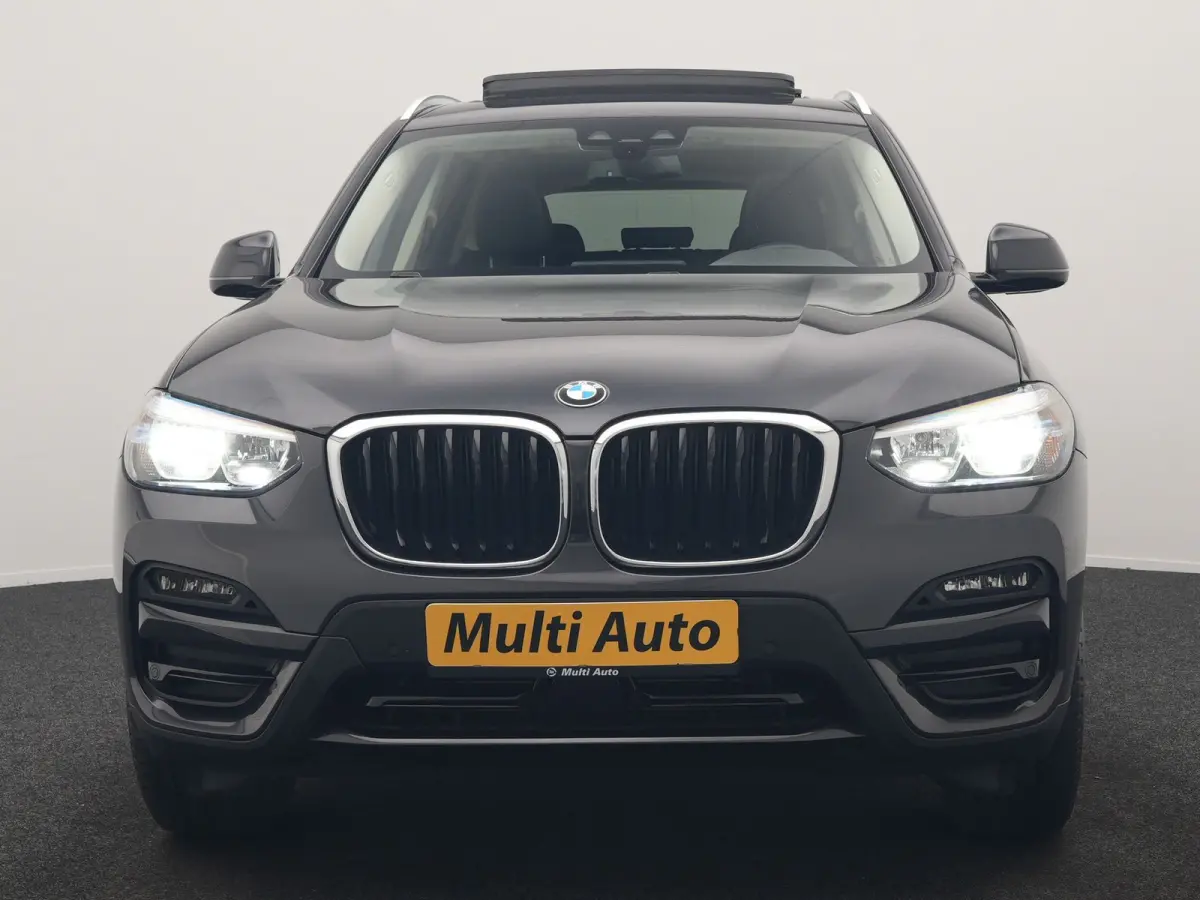 xDrive30e Advantage PHEV 293pk Dealer O.H. | Panodak | Adaptive Cruise | Camera | Harman / Kardon | Sportstoelen Verwarmd | Sfeerverlichting | Blis | Apple Carplay | Navigatie | DAB | Plug I