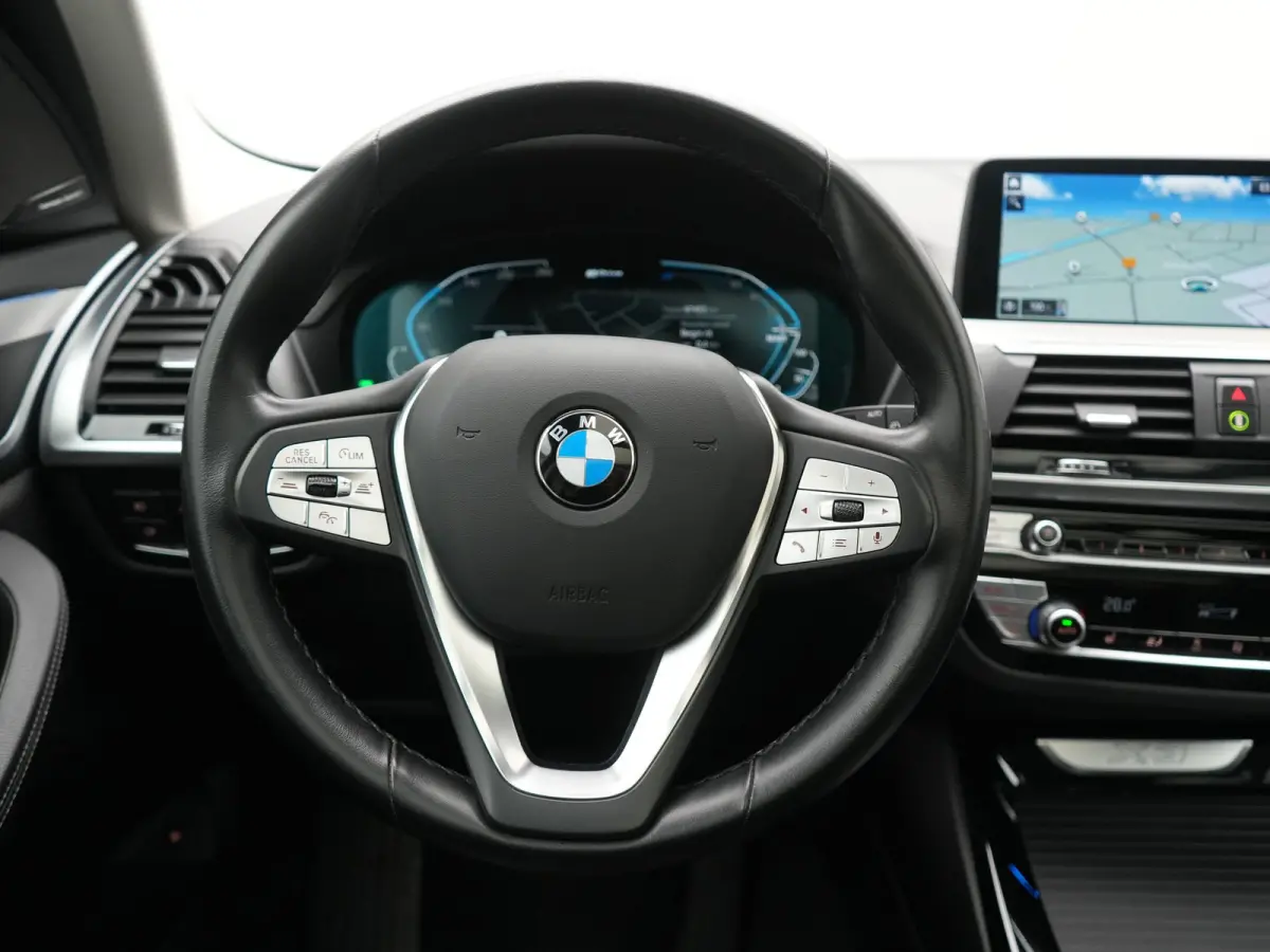 xDrive30e Advantage PHEV 293pk Dealer O.H. | Panodak | Adaptive Cruise | Camera | Harman / Kardon | Sportstoelen Verwarmd | Sfeerverlichting | Blis | Apple Carplay | Navigatie | DAB | Plug I
