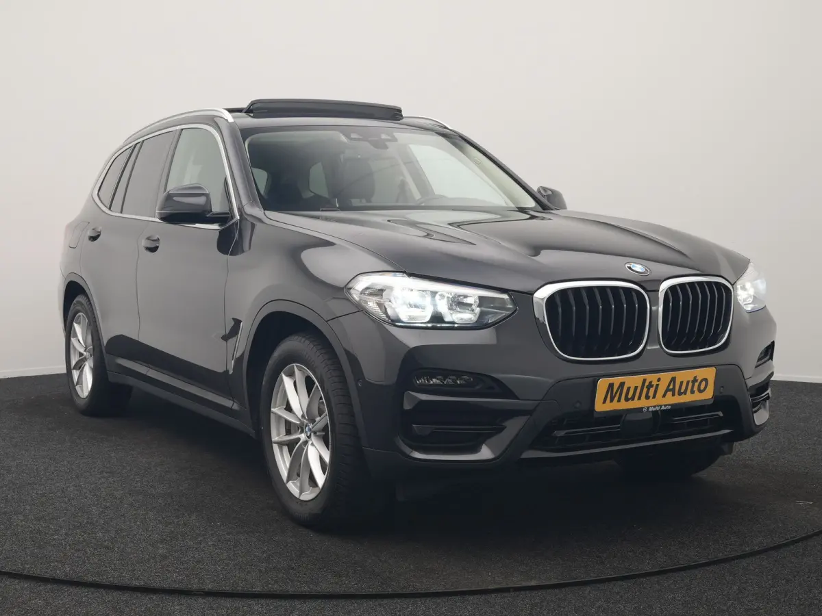 xDrive30e Advantage PHEV 293pk Dealer O.H. | Panodak | Adaptive Cruise | Camera | Harman / Kardon | Sportstoelen Verwarmd | Sfeerverlichting | Blis | Apple Carplay | Navigatie | DAB | Plug I