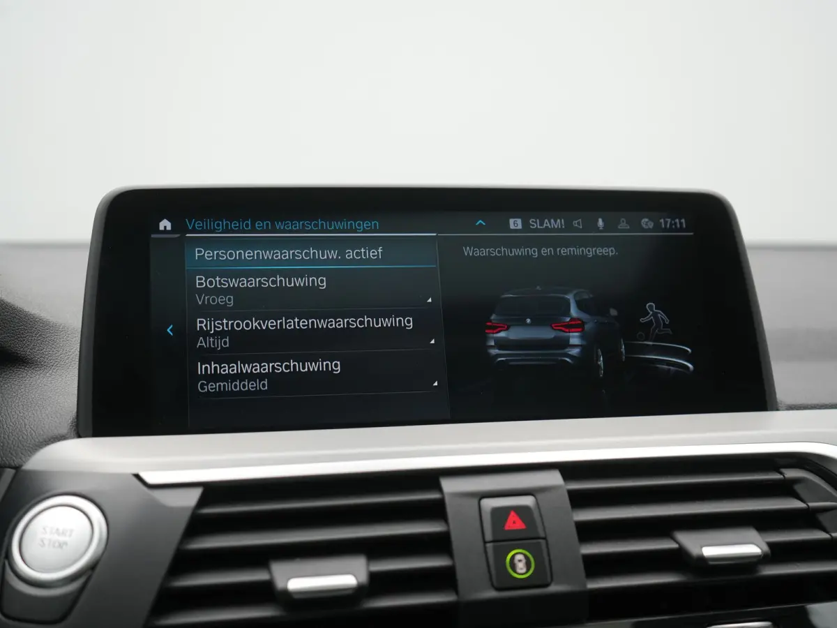 xDrive30e Advantage PHEV 293pk Dealer O.H. | Panodak | Adaptive Cruise | Camera | Harman / Kardon | Sportstoelen Verwarmd | Sfeerverlichting | Blis | Apple Carplay | Navigatie | DAB | Plug I