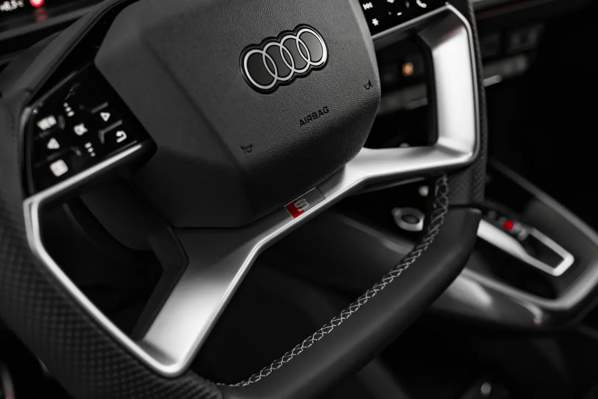 S edition Competition | Achterklep, automatisch bedienbaar | Achteruitrijcamera | Adaptive cruise control