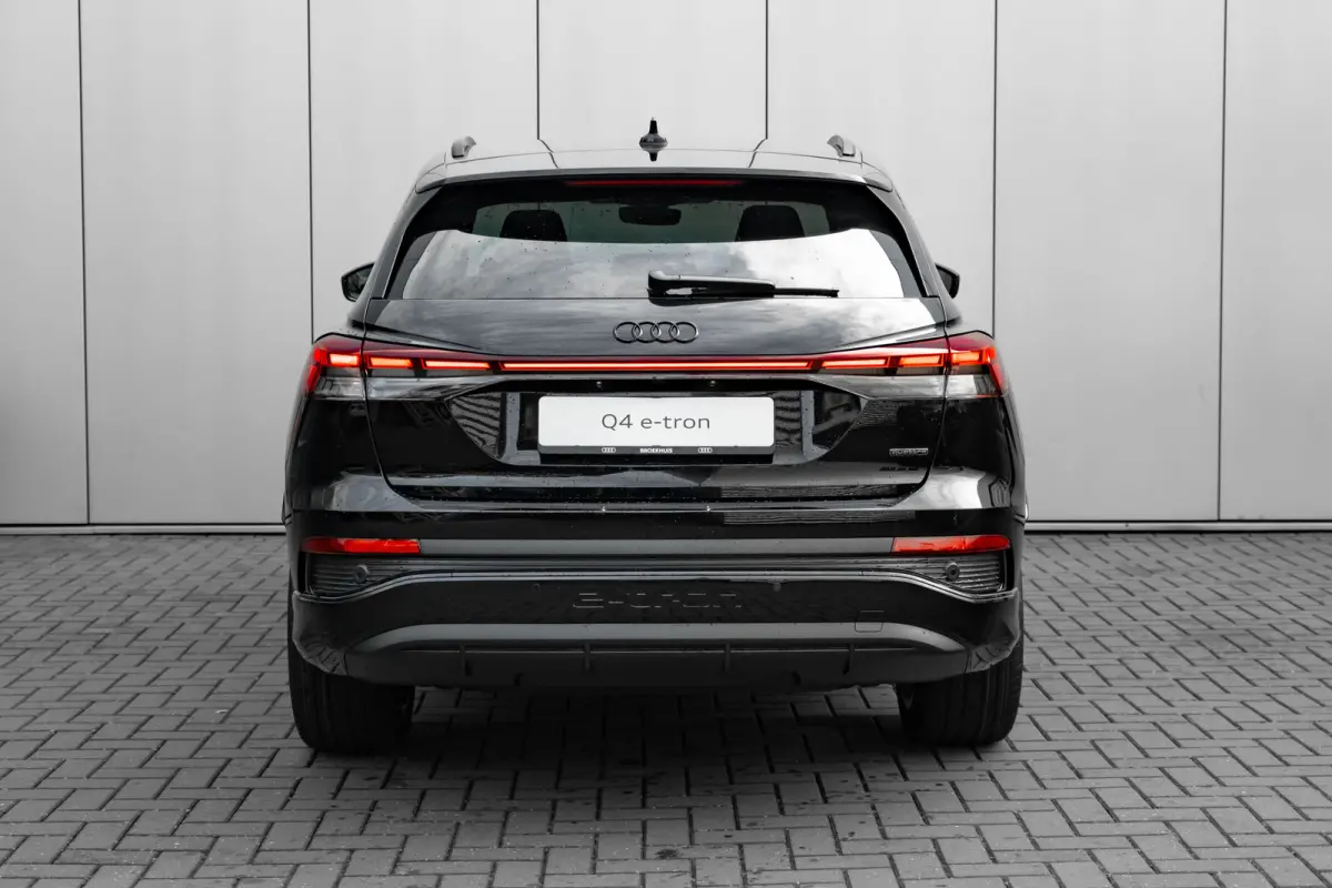 S edition Competition | Achterklep, automatisch bedienbaar | Achteruitrijcamera | Adaptive cruise control