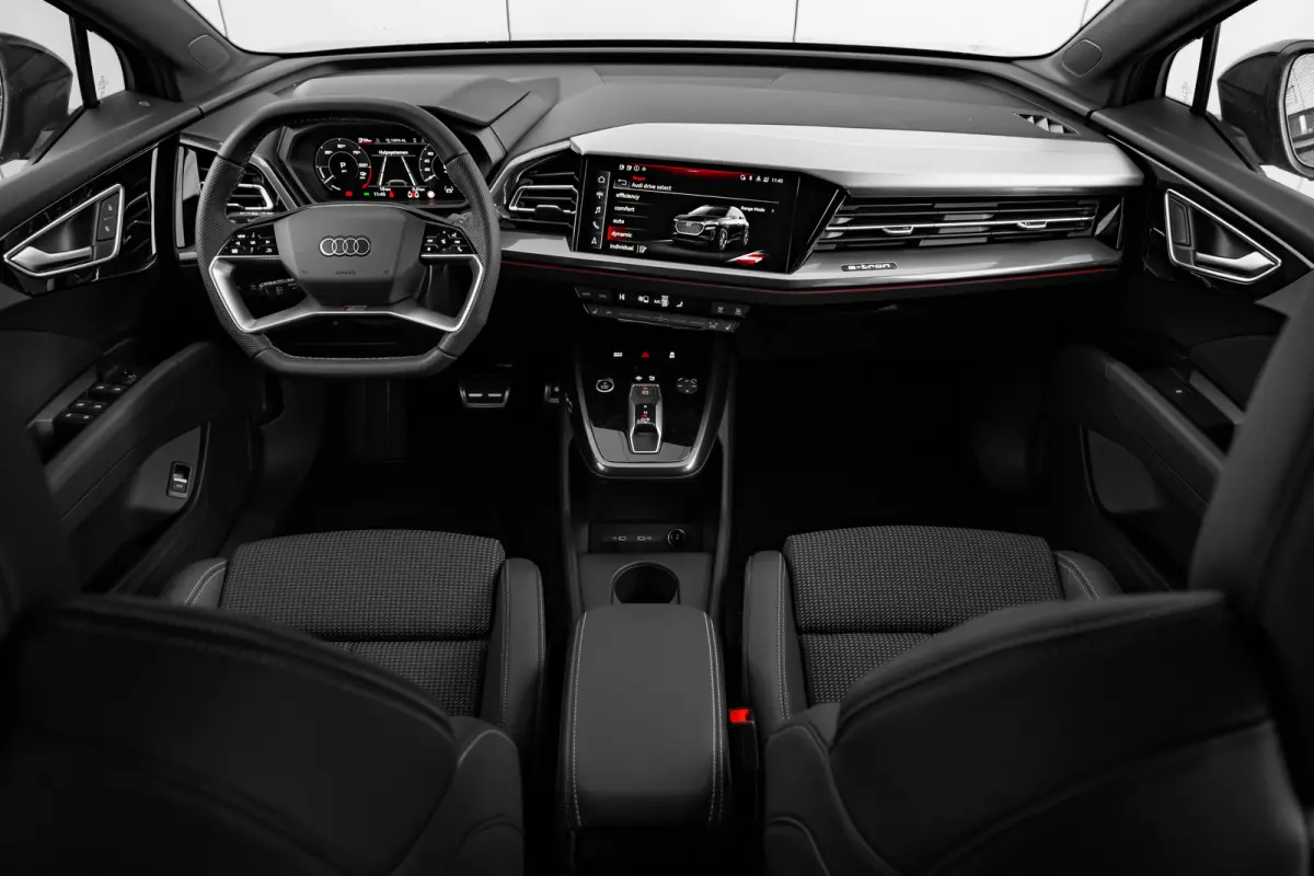 S edition Competition | Achterklep, automatisch bedienbaar | Achteruitrijcamera | Adaptive cruise control