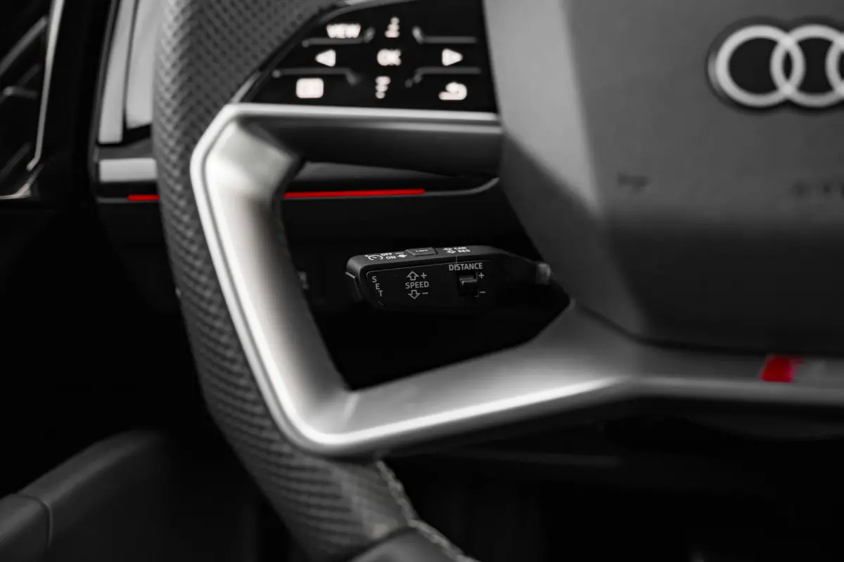 S edition Competition | Achterklep, automatisch bedienbaar | Achteruitrijcamera | Adaptive cruise control