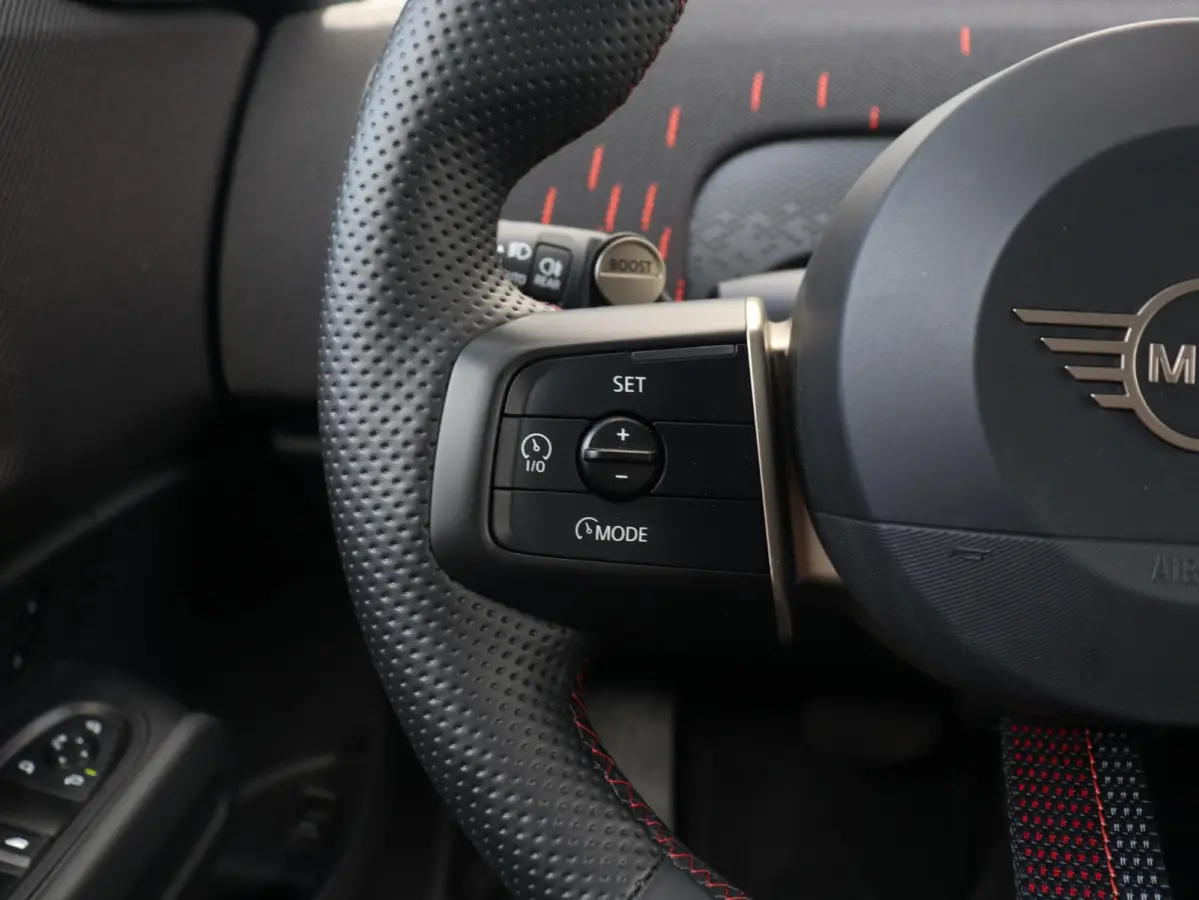 E | John Cooper Works + Pakket L + Head-Up + Driving Assistant Plus + Harman Kardon + Parking Assistant Plus + Comfort Access + SOH 100% + 20'' LMV
