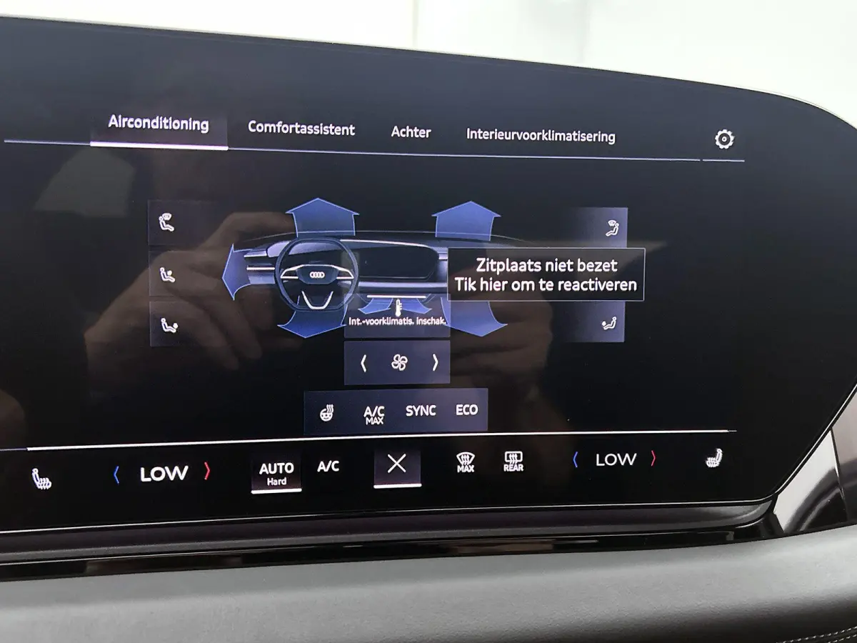 S edition 83 kWh | Adaptive cruise control | Luchtvering | Verwarmbaar stuurwiel | 360 graden camera | MMI bijrijdersdisplay | Privacy glas | Elektr. verstelbaar stuurwiel | Elektr. verstelb