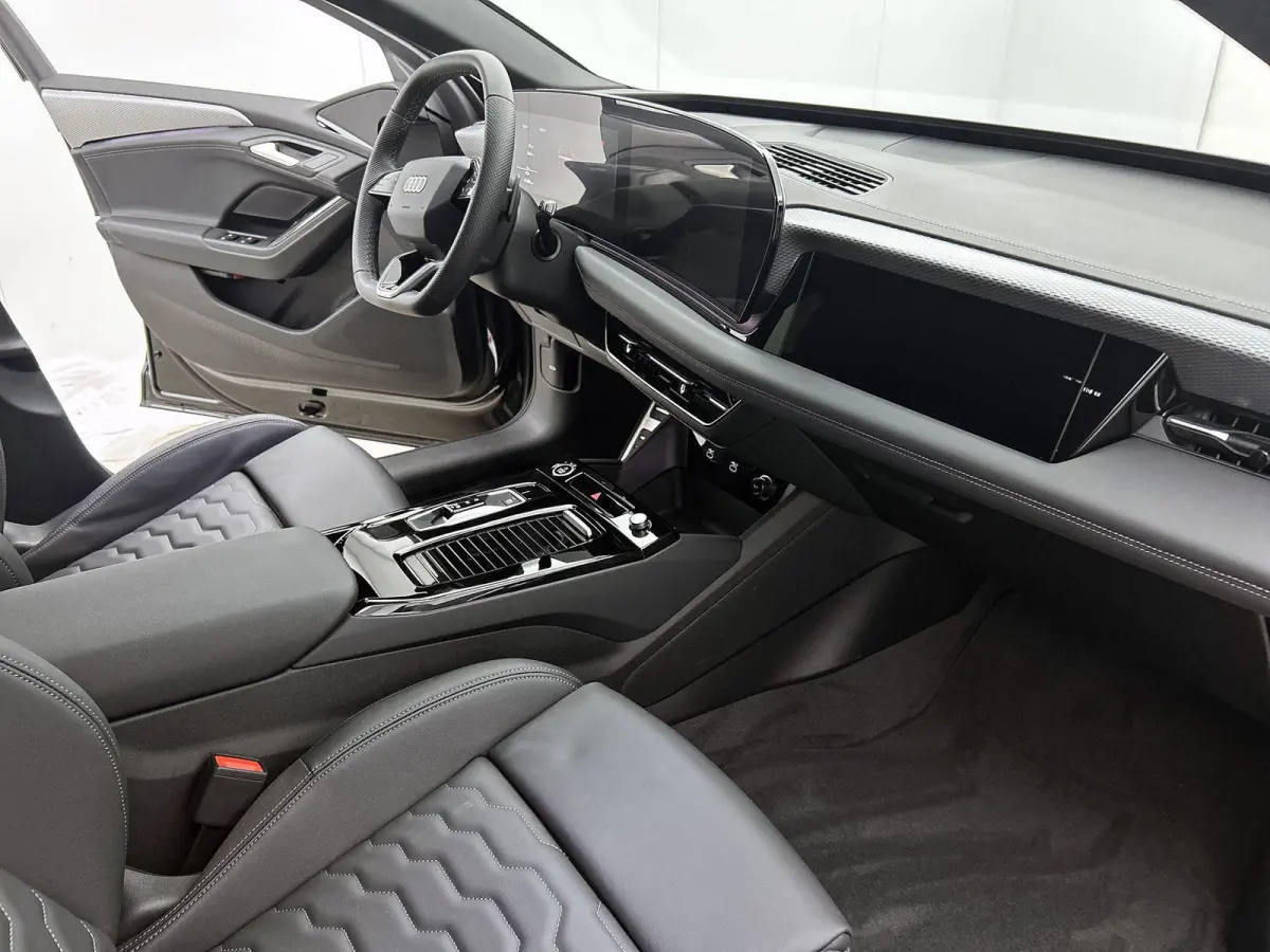 S edition 83 kWh | Adaptive cruise control | Luchtvering | Verwarmbaar stuurwiel | 360 graden camera | MMI bijrijdersdisplay | Privacy glas | Elektr. verstelbaar stuurwiel | Elektr. verstelb