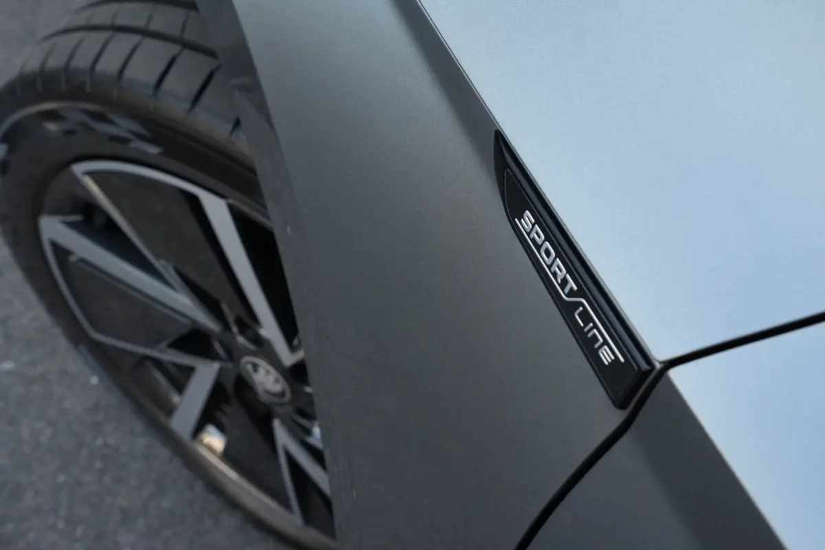 1.5 TSI MHEV Sportline Business | Panoramadak | Trekhaak | HUD | Stoelverwarming | Carplay | Camera