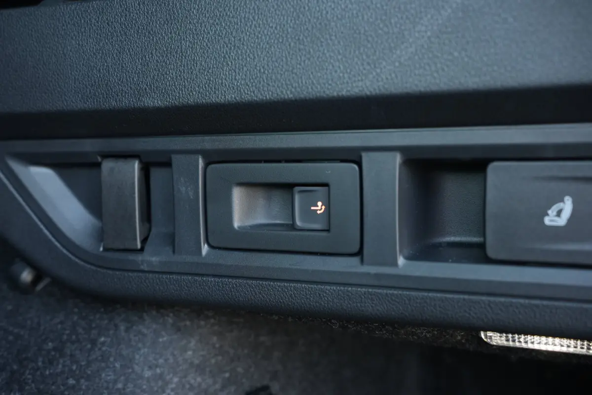 1.5 TSI MHEV Sportline Business | Panoramadak | Trekhaak | HUD | Stoelverwarming | Carplay | Camera
