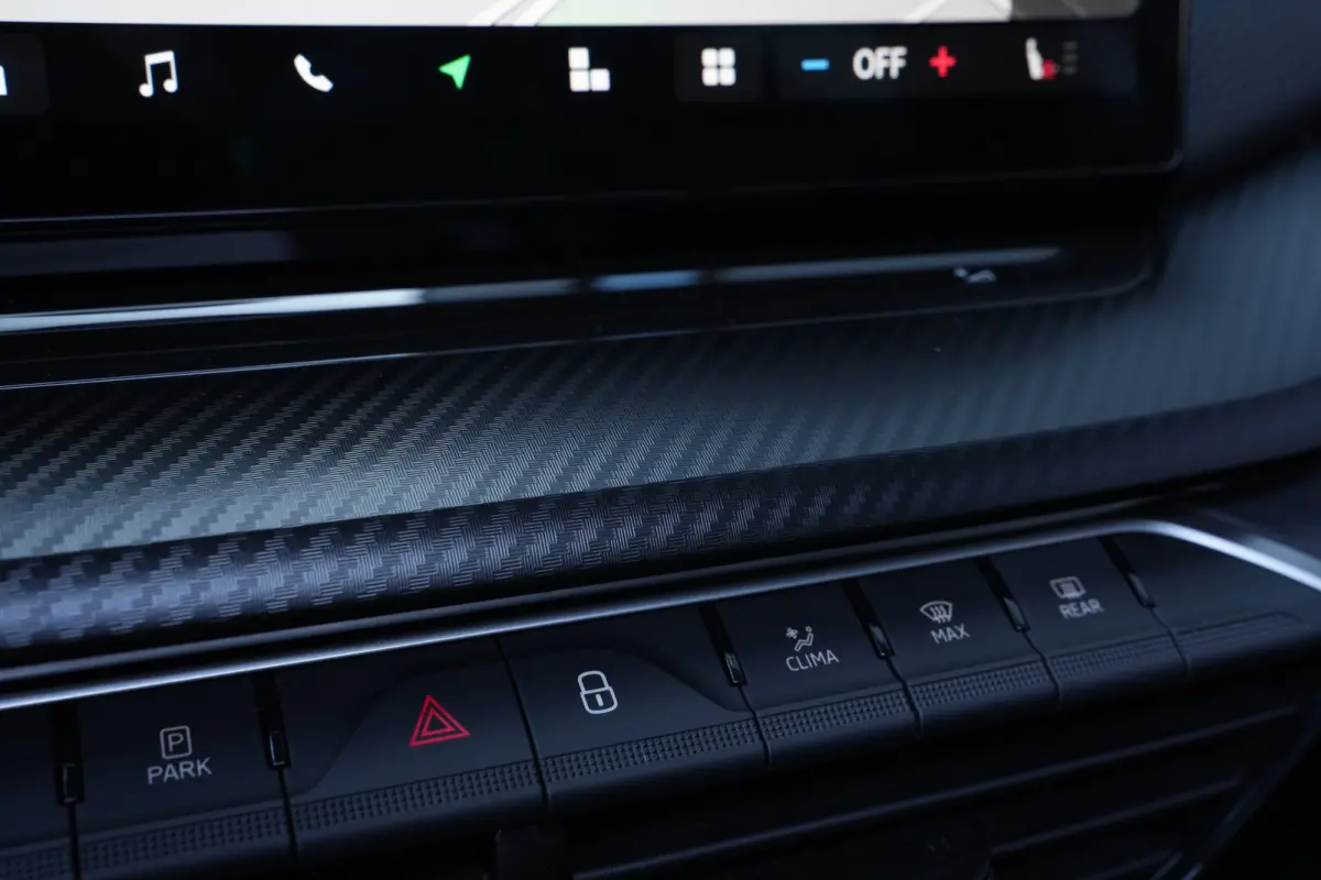 1.5 TSI MHEV Sportline Business | Panoramadak | Trekhaak | HUD | Stoelverwarming | Carplay | Camera