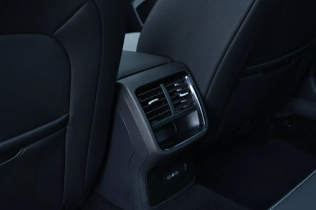 1.5 TSI MHEV Sportline Business | Panoramadak | Trekhaak | HUD | Stoelverwarming | Carplay | Camera