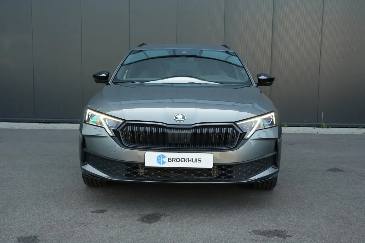 1.5 TSI MHEV Sportline Business | Panoramadak | Trekhaak | HUD | Stoelverwarming | Carplay | Camera