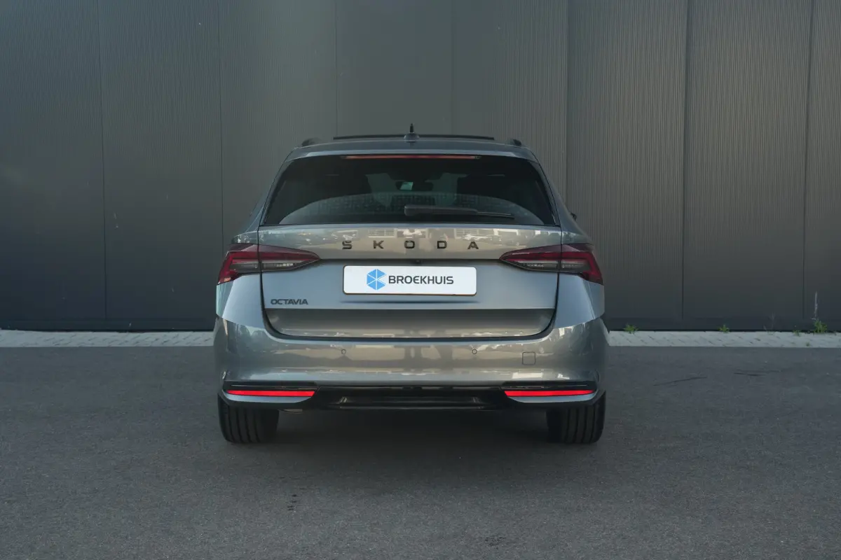 1.5 TSI MHEV Sportline Business | Panoramadak | Trekhaak | HUD | Stoelverwarming | Carplay | Camera