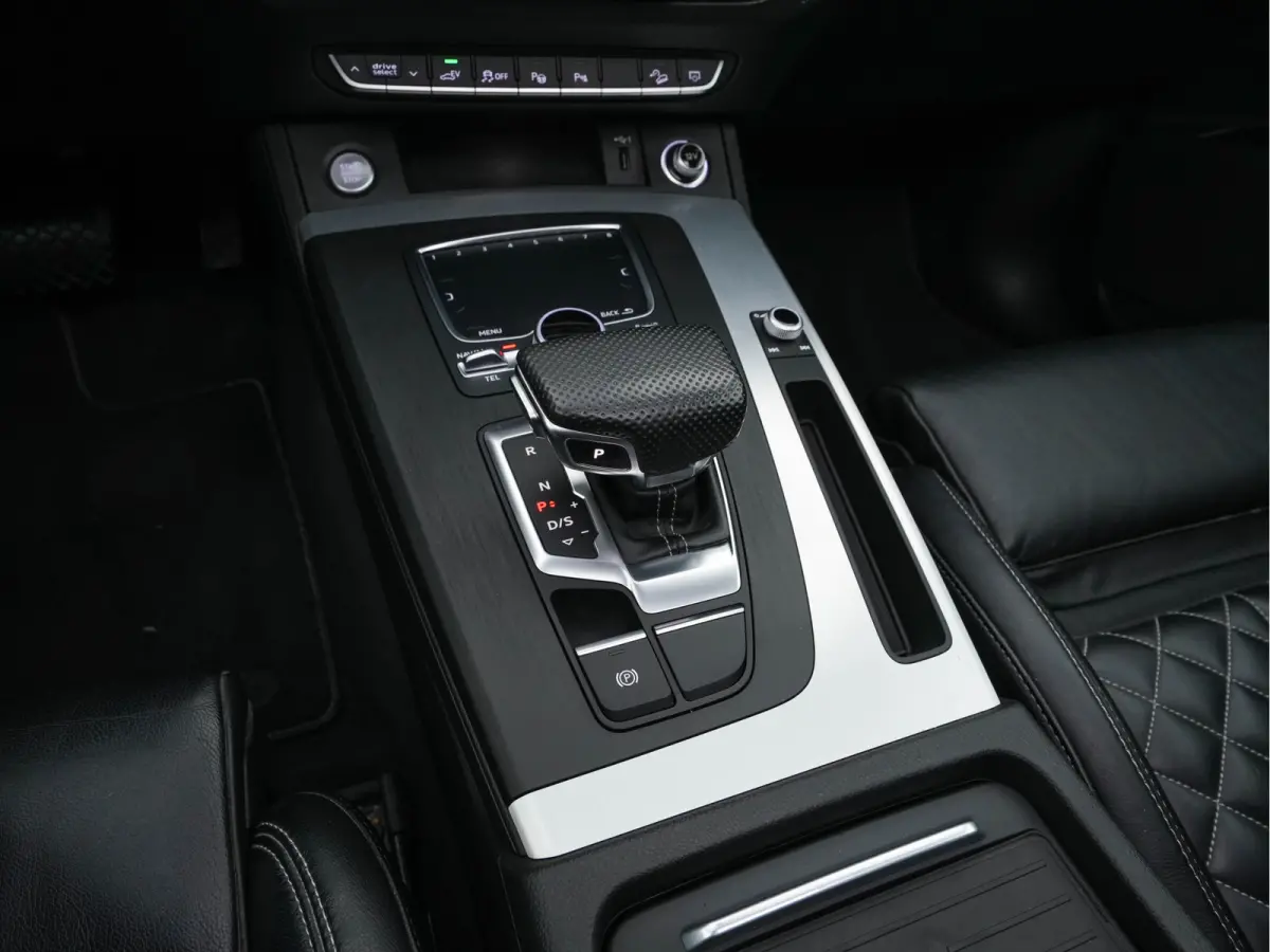 55 TFSI S-Line Competition Quattro (Plug-In) Aut. *PANO | LEATHER | FULL-LED | HEATED-SPORTSEATS | KEYLESS | CAMERA | NAVI-FULLMAP | PRIVACY-GLASS | DIGI-COCKPIT | CRUISE-ADPAPTIVE | DAB | 2