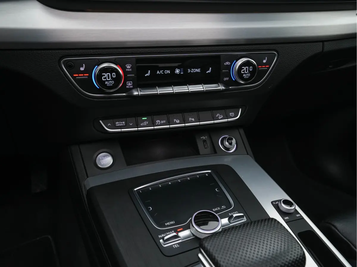 55 TFSI S-Line Competition Quattro (Plug-In) Aut. *PANO | LEATHER | FULL-LED | HEATED-SPORTSEATS | KEYLESS | CAMERA | NAVI-FULLMAP | PRIVACY-GLASS | DIGI-COCKPIT | CRUISE-ADPAPTIVE | DAB | 2