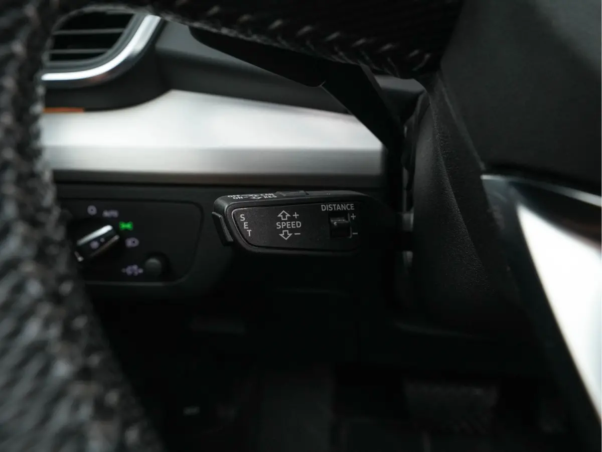 55 TFSI S-Line Competition Quattro (Plug-In) Aut. *PANO | LEATHER | FULL-LED | HEATED-SPORTSEATS | KEYLESS | CAMERA | NAVI-FULLMAP | PRIVACY-GLASS | DIGI-COCKPIT | CRUISE-ADPAPTIVE | DAB | 2