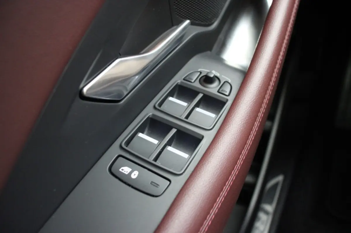 1.5 P300e AWD R-Dynamic HSE - Panorama, Carplay, Camera, Leer, Clima