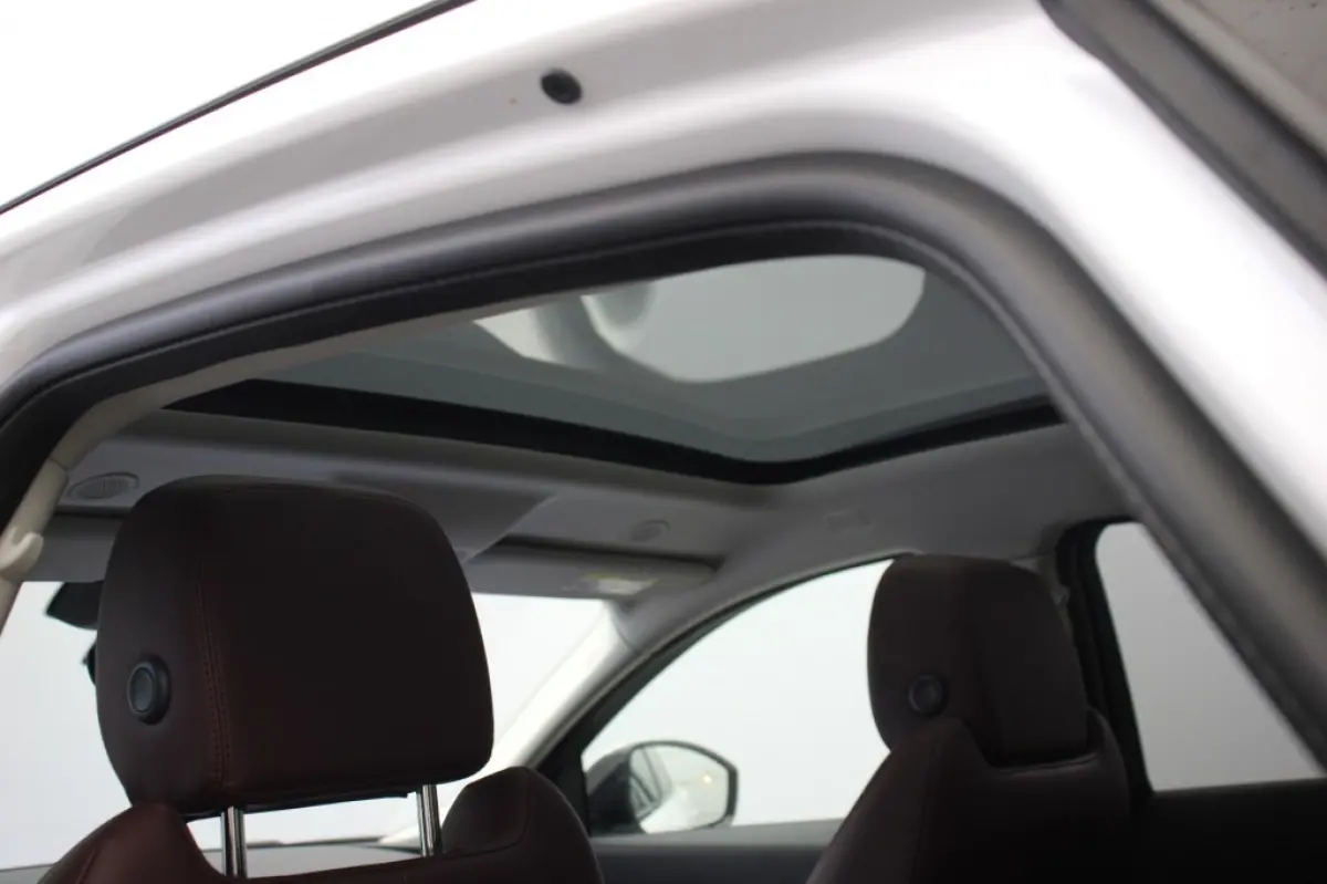 1.5 P300e AWD R-Dynamic HSE - Panorama, Carplay, Camera, Leer, Clima