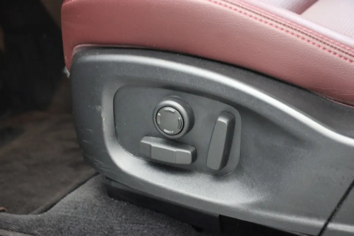 1.5 P300e AWD R-Dynamic HSE - Panorama, Carplay, Camera, Leer, Clima