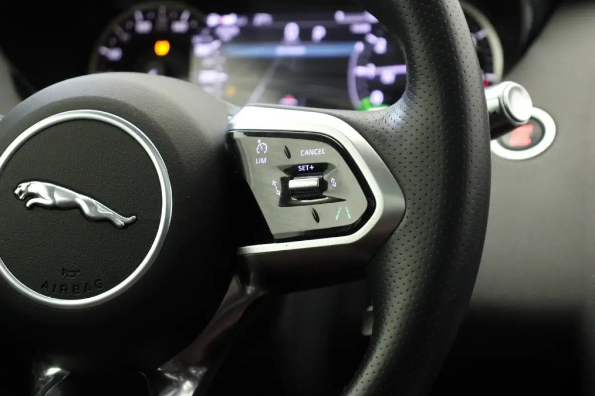 1.5 P300e AWD R-Dynamic HSE - Panorama, Carplay, Camera, Leer, Clima