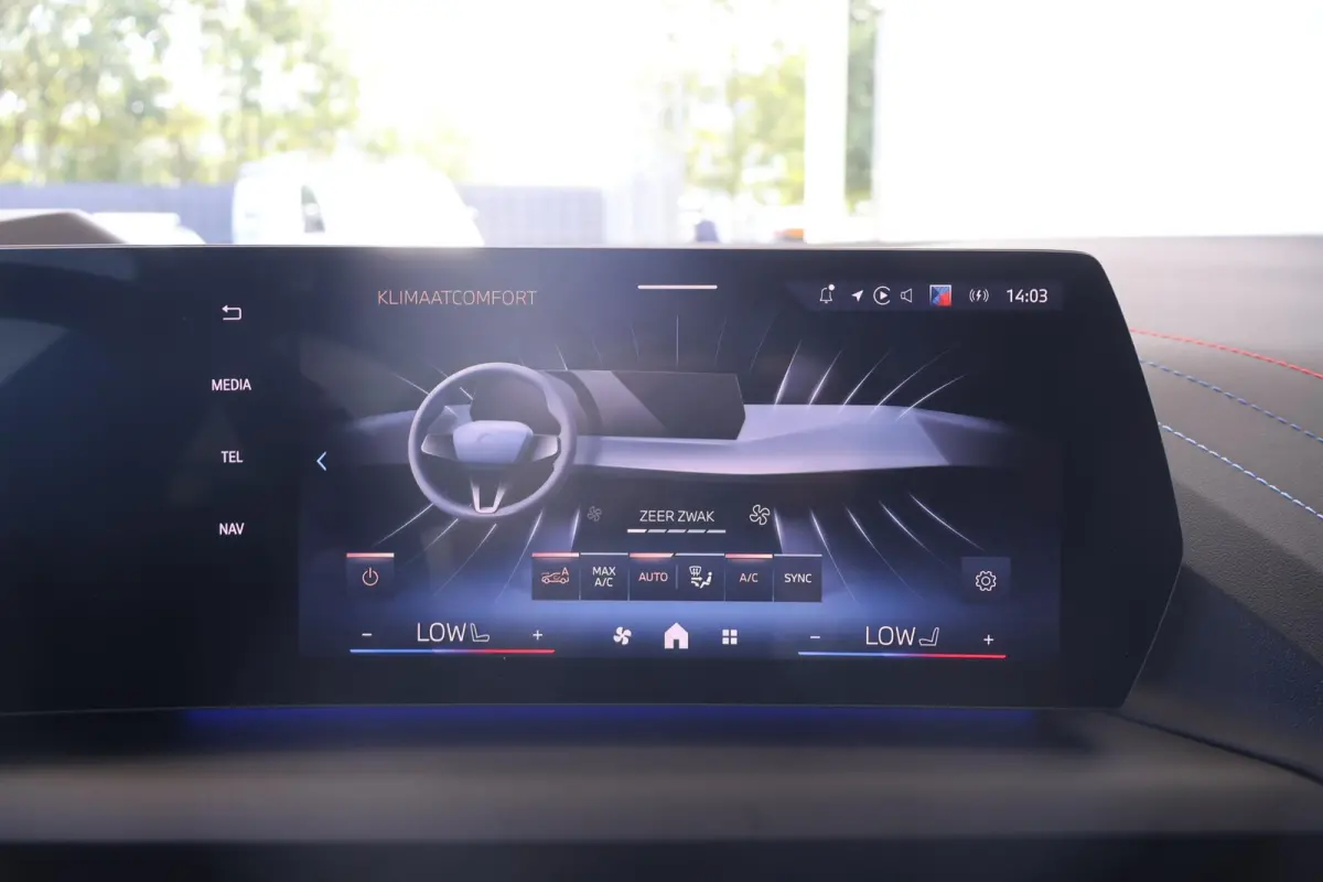 120 M Sport Design Edition | M Sport Pro | Parking Assistant Plus | Head-Up Display | Iconic Glow Grille