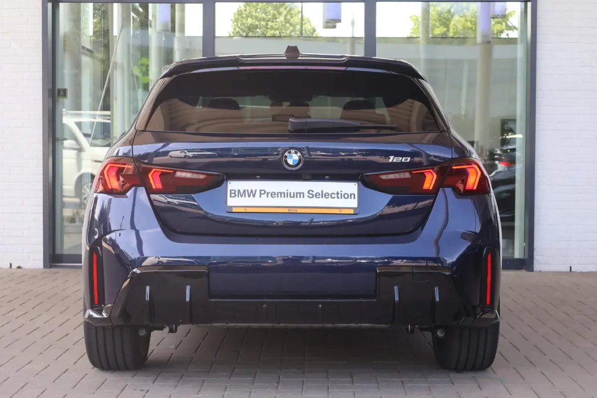 120 M Sport Design Edition | M Sport Pro | Parking Assistant Plus | Head-Up Display | Iconic Glow Grille