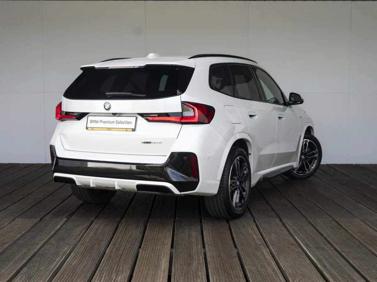 xDrive25e SoH 100% | M Sportpakket | Premium Pack | Comfort Pack | Travel Pack | M Adaptief onderstel | 19 inch | Glazen panoramadak | Comfort Access | Driving Assistant Plus | Harman Kardon