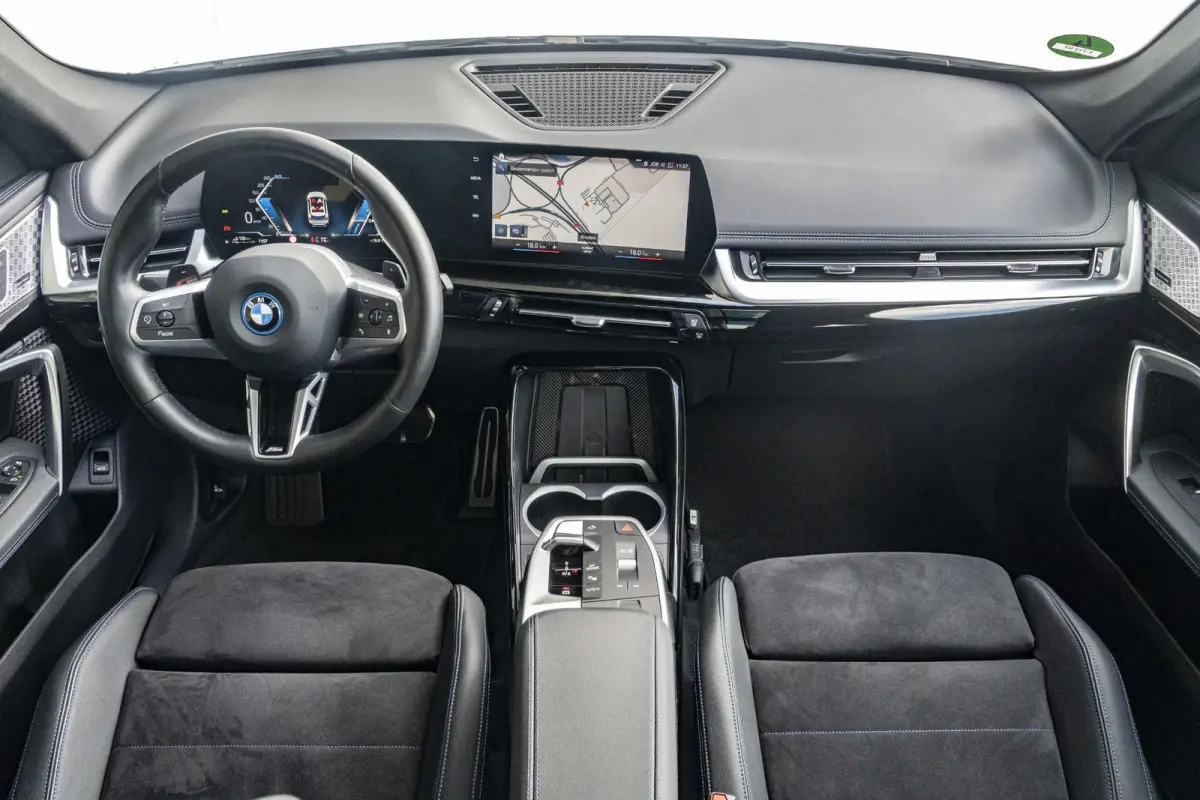 xDrive25e SoH 100% | M Sportpakket | Premium Pack | Comfort Pack | Travel Pack | M Adaptief onderstel | 19 inch | Glazen panoramadak | Comfort Access | Driving Assistant Plus | Harman Kardon