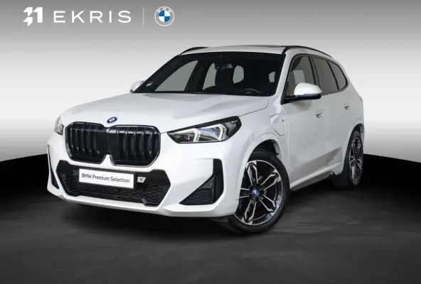 xDrive25e | M Sportpakket | Premium Pack | Comfort Pack | Travel Pack | M Adaptief onderstel | 19 inch | Glazen panoramadak | Comfort Access | Driving Assistant Plus | Harman Kardon | Trekha