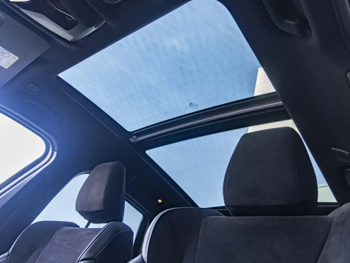 xDrive25e SoH 100% | M Sportpakket | Travel Pack | Stuurwielrand verwarmd | 20 inch | M Adaptief onderstel | Glazen Panoramadak | Parking Assistant