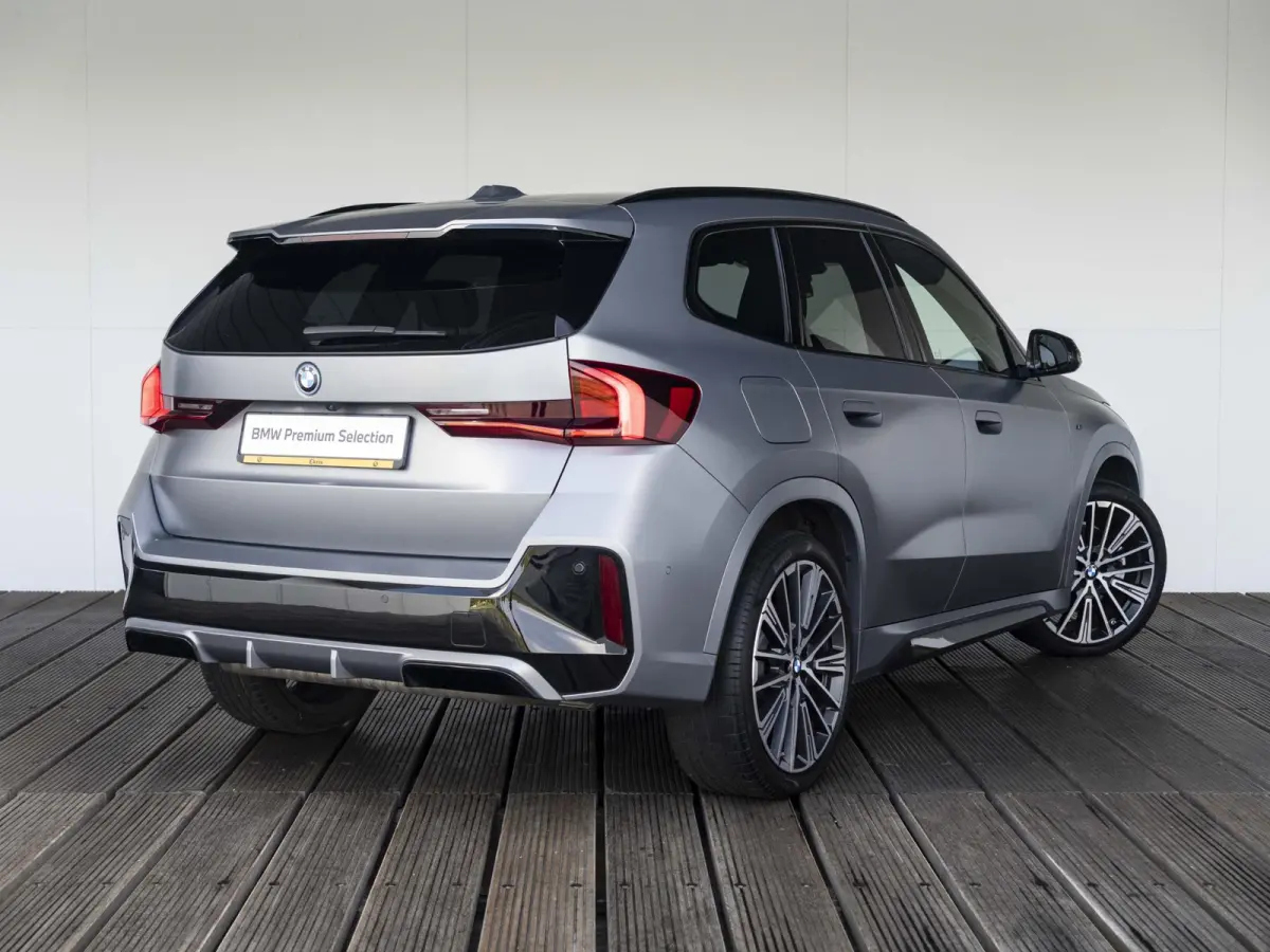 xDrive25e SoH 100% | M Sportpakket | Travel Pack | Stuurwielrand verwarmd | 20 inch | M Adaptief onderstel | Glazen Panoramadak | Parking Assistant