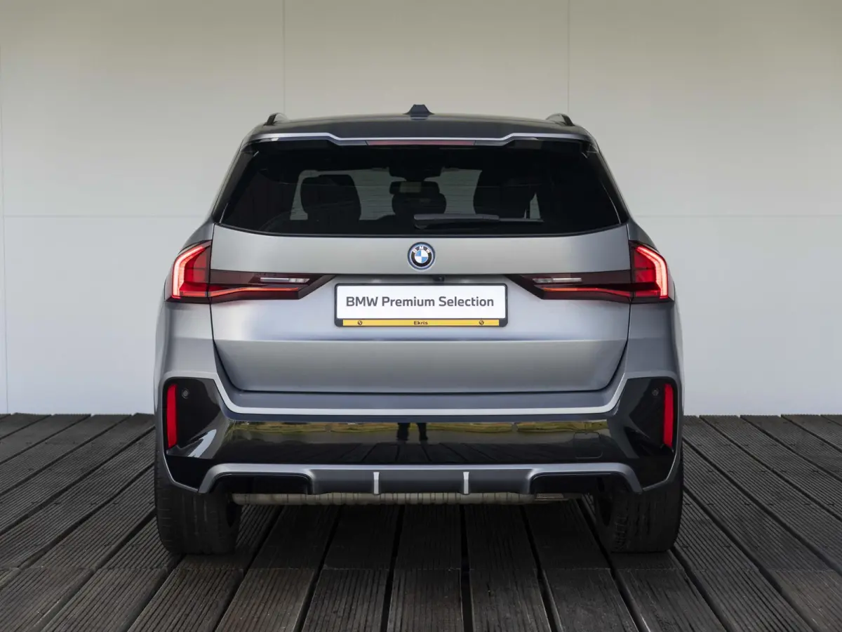 xDrive25e SoH 100% | M Sportpakket | Travel Pack | Stuurwielrand verwarmd | 20 inch | M Adaptief onderstel | Glazen Panoramadak | Parking Assistant